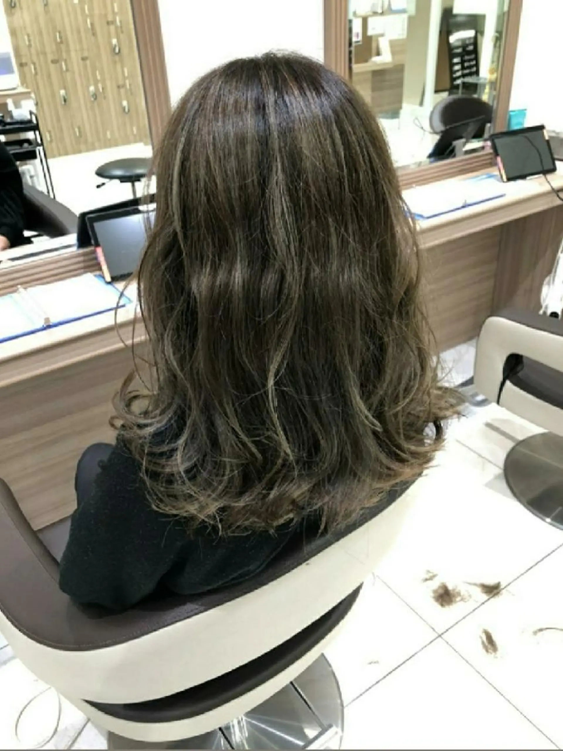 セミロング カラー アッシュ ブリーチ ハイライトカラー イルミナカラー ハイライト カラー特化🔥中村 和貴＜Ash津田沼＞のヘアスタイル