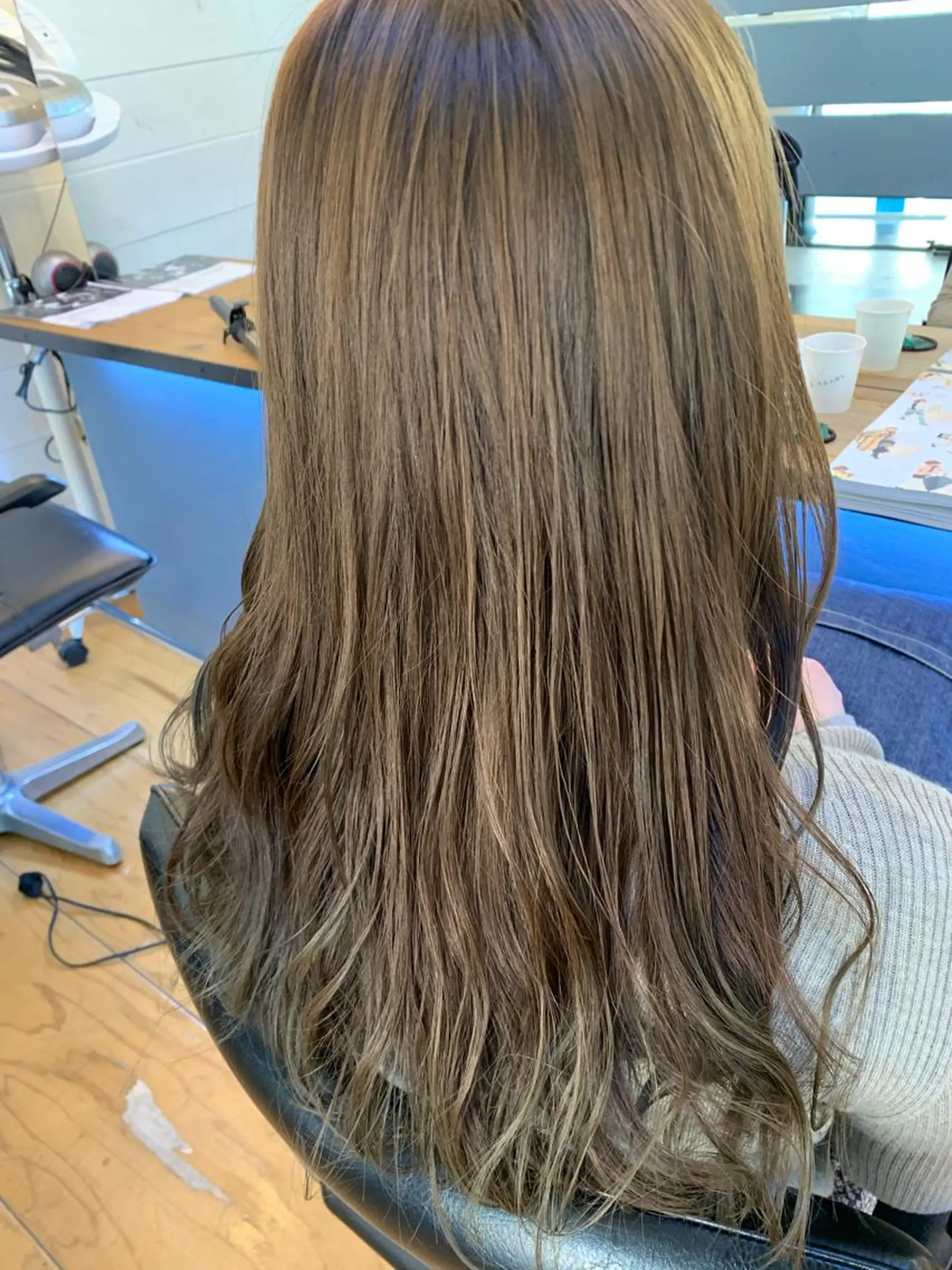 ロング カラー アッシュ ブリーチ ヘアカラー Lagom なかだのヘアスタイル