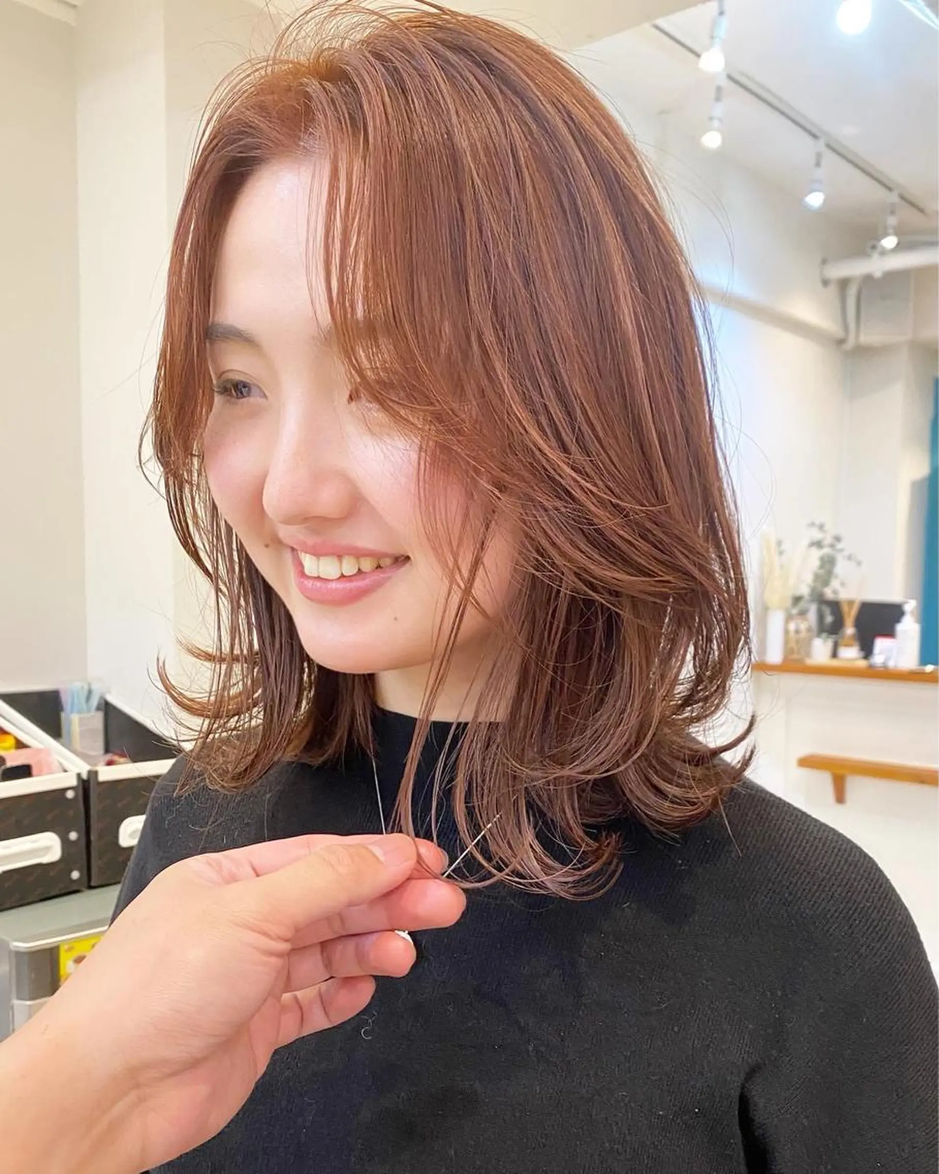 ミディアム カラー ヘアアレンジ 結婚式・ブライダル ミディアムパーマ アッシュ アッシュブラウン バレイヤージュ 韓国風×透明感カラー 髪質改善オタベシンヤのヘアスタイル
