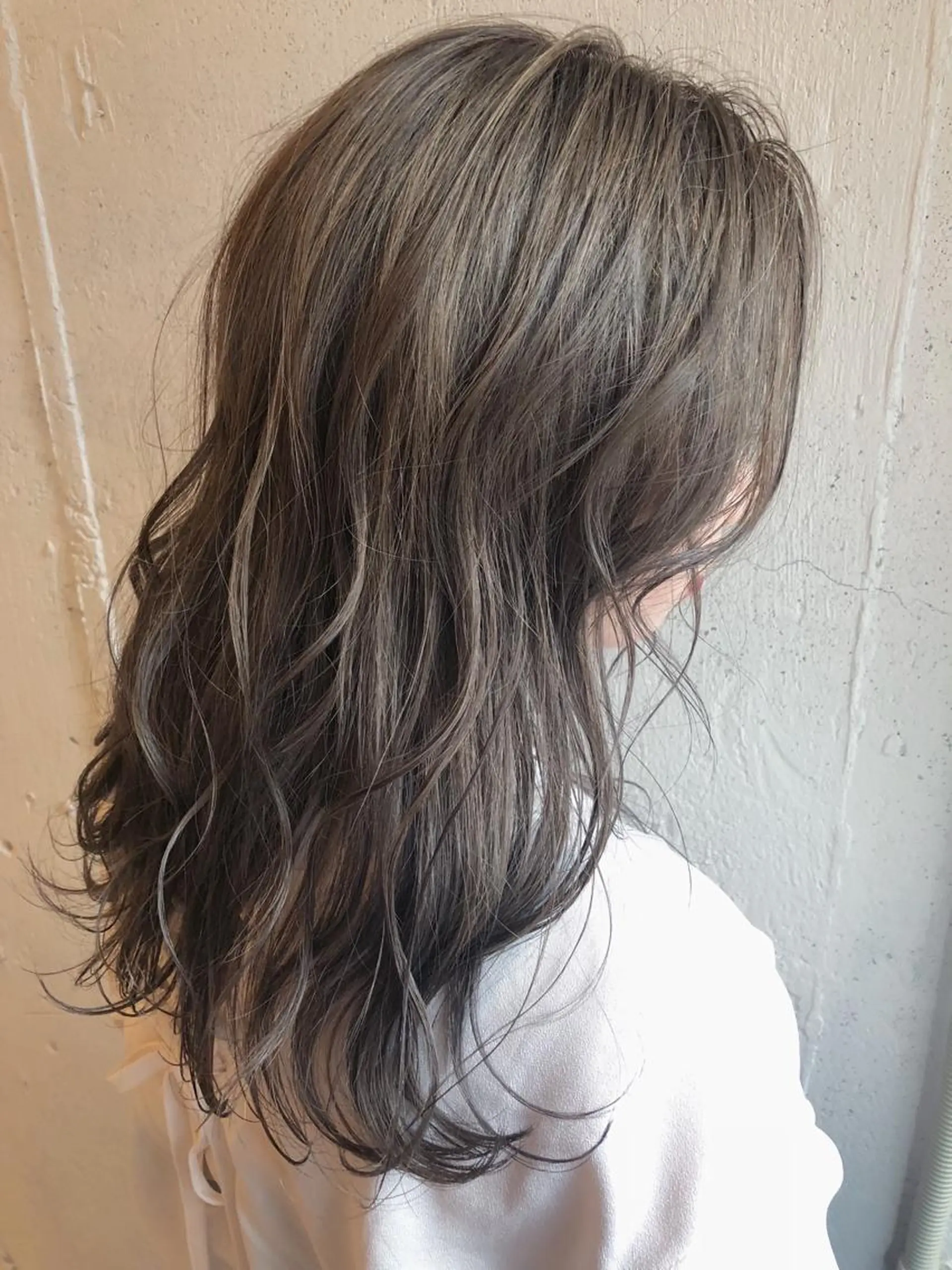 セミロング フジサキ ケンのヘアスタイル