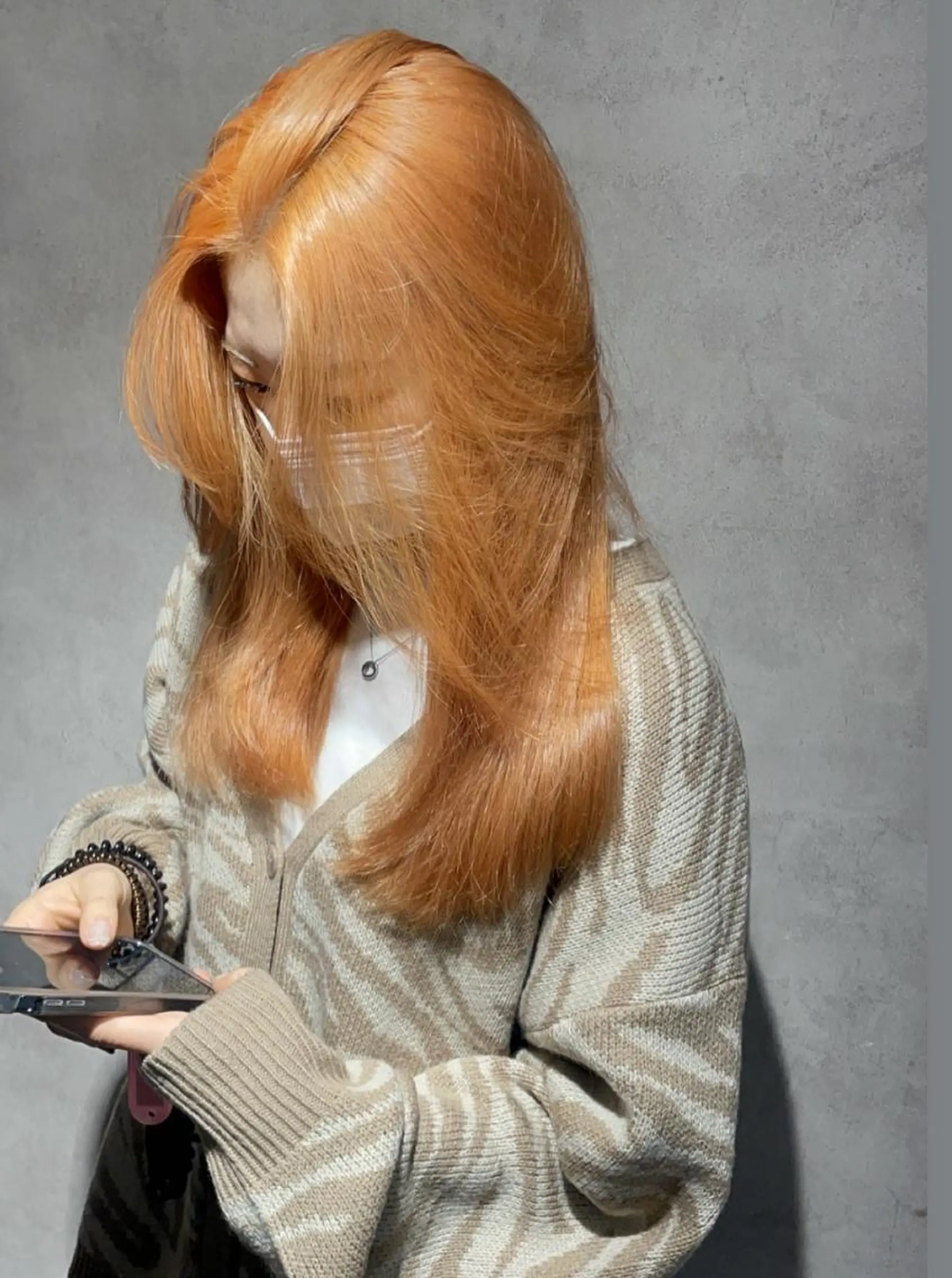 カラー ロング 黒髪 ブリーチ 抜きっぱなしブロンド ブルーカラー ブルーブラック Selene hair OSAKAのヘアスタイル