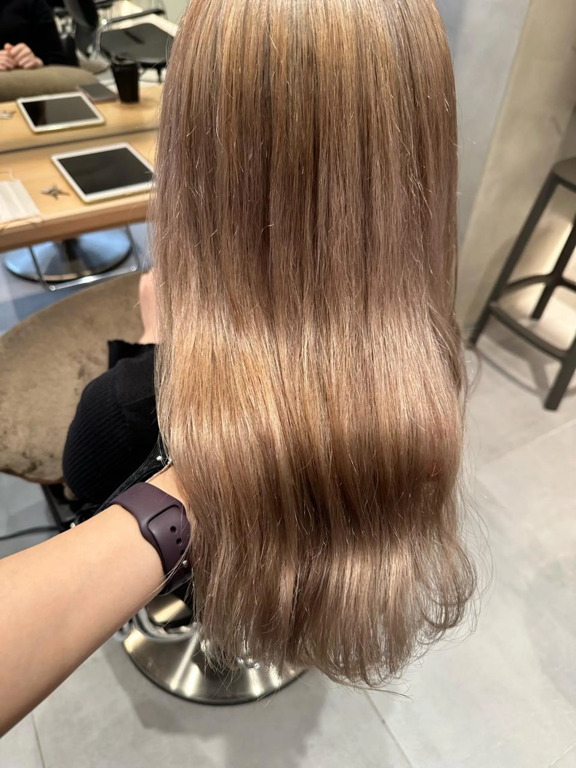 セミロング カラー ヘアアレンジ ベージュカラー ブリーチ ハイトーンカラー ハイトーンベージュ ヘアカラー トリートメント オリーブ透明感カラー 表参道/MIKUのヘアスタイル