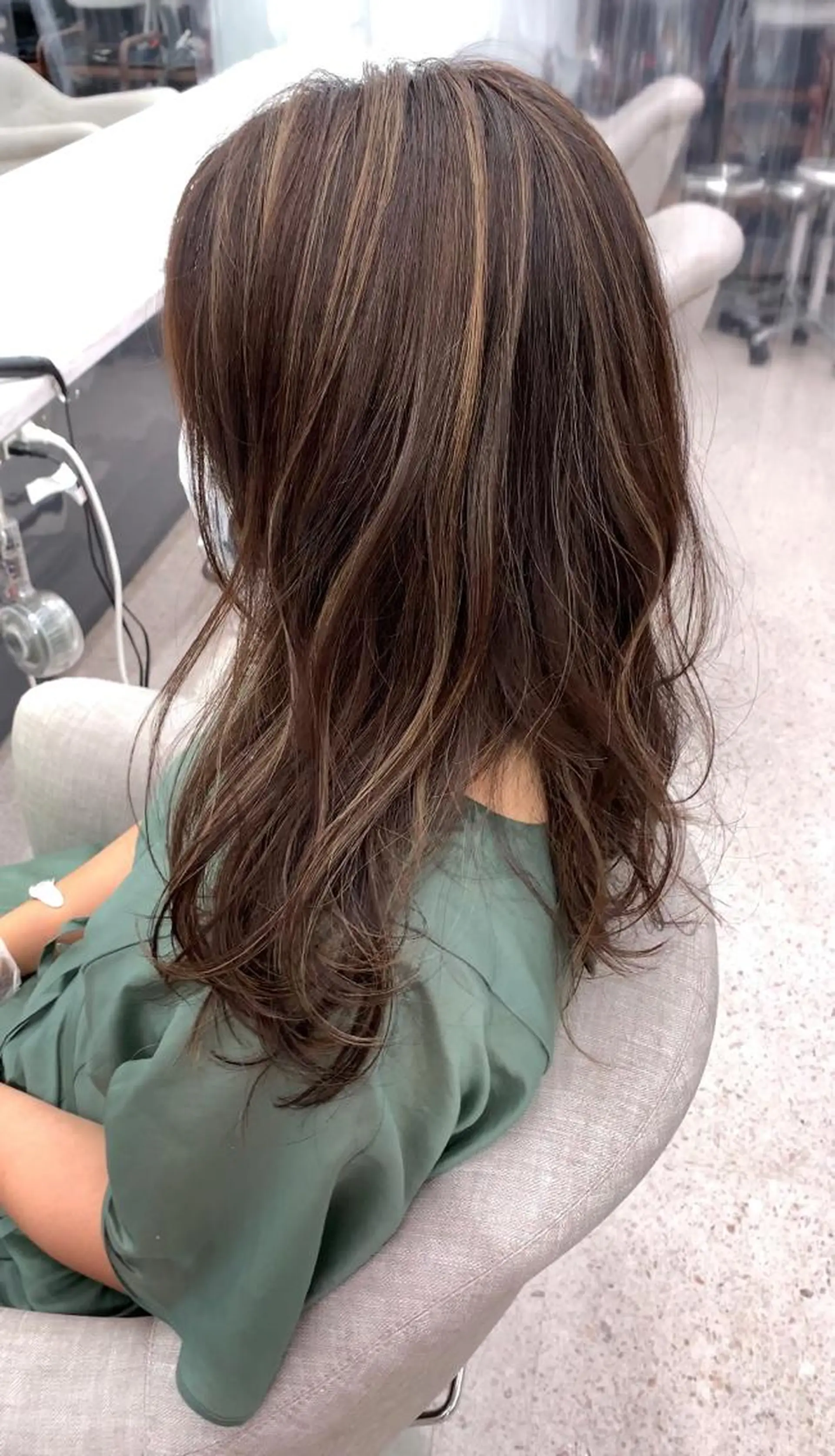 ロング ハイライト 髪質改善 小顔カット メンズ特化美容師/ 新井　洸太のヘアスタイル