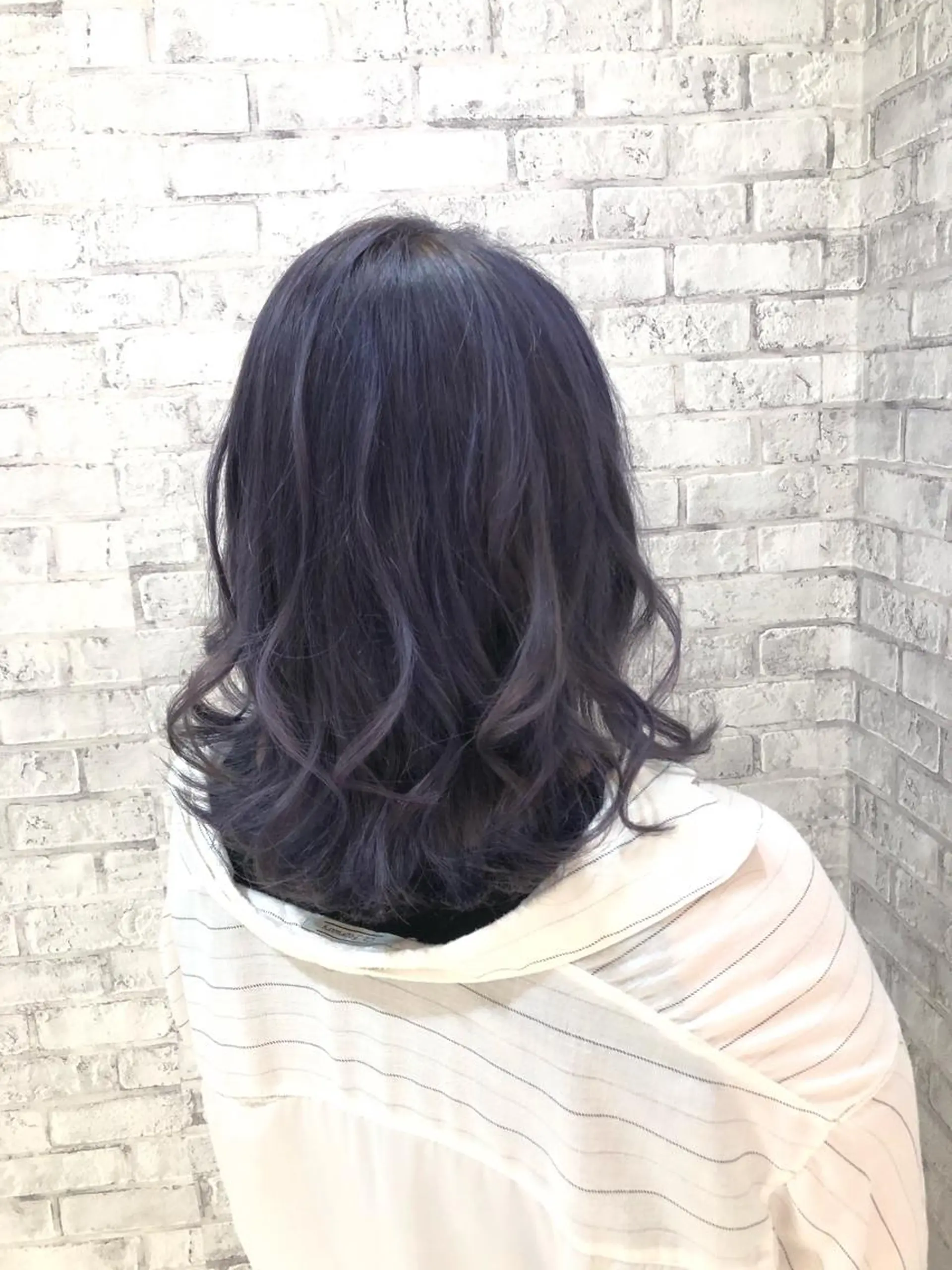 ミディアム カラー ヘアアレンジ ブリーチ バイオレットカラー ボブ ヘアカラー トリートメント 秋山 幸太のヘアスタイル