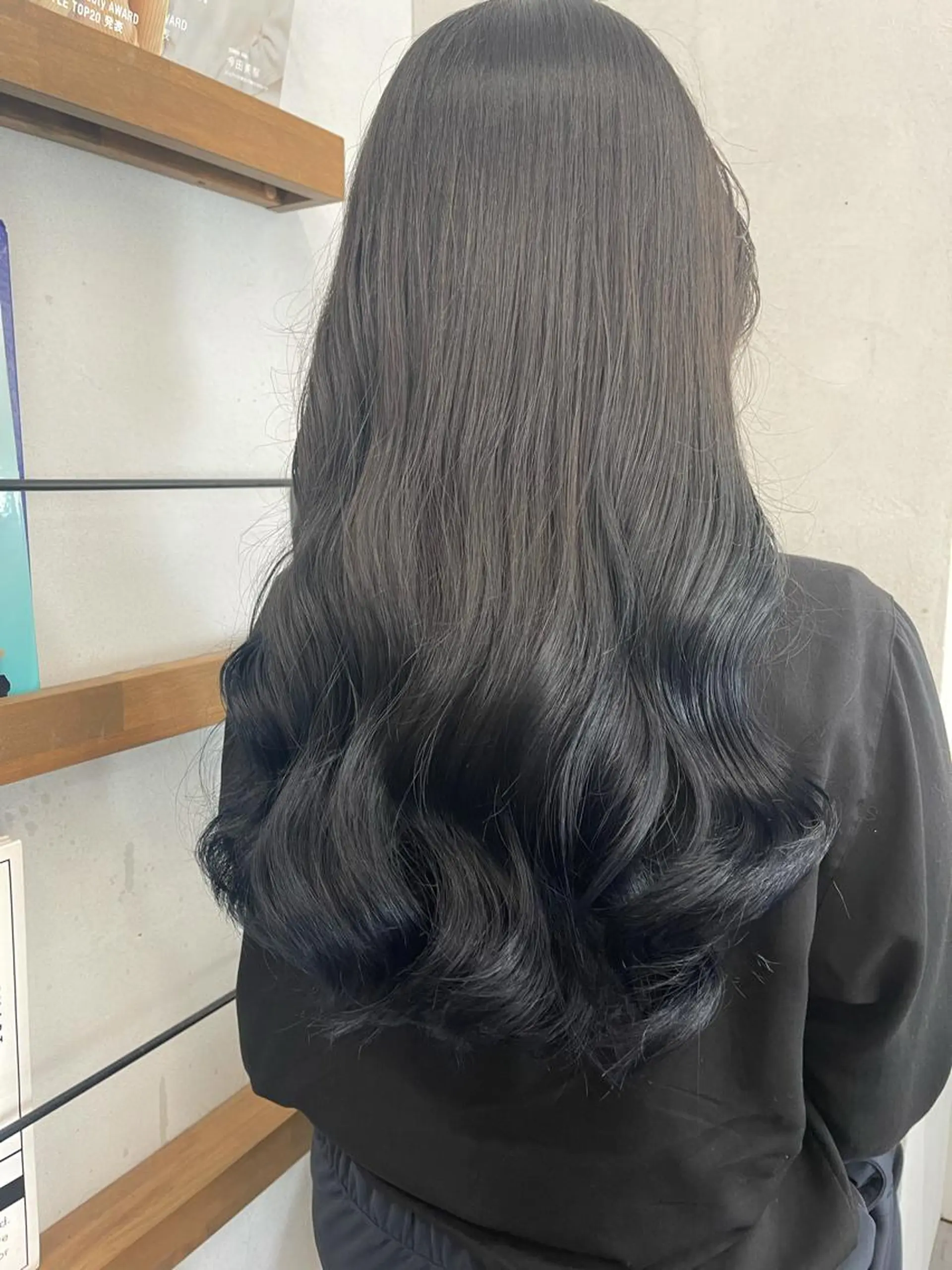 セミロング カラー ブルーカラー グラデーションカラー ヘアカラー トリートメント 難波 茜のヘアスタイル
