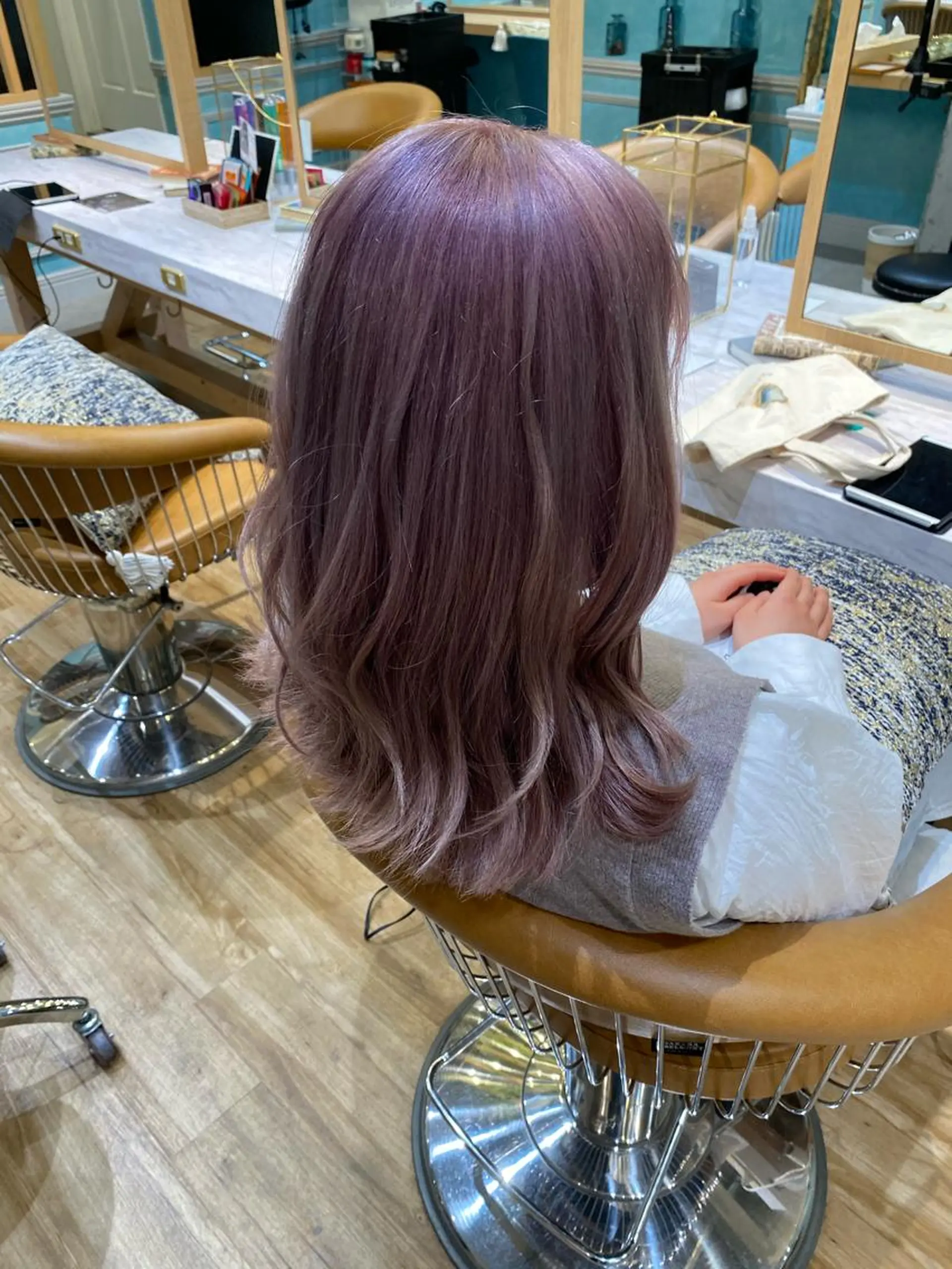 セミロング カラー 🌈ブリーチ特化🌈 MINATOのヘアスタイル