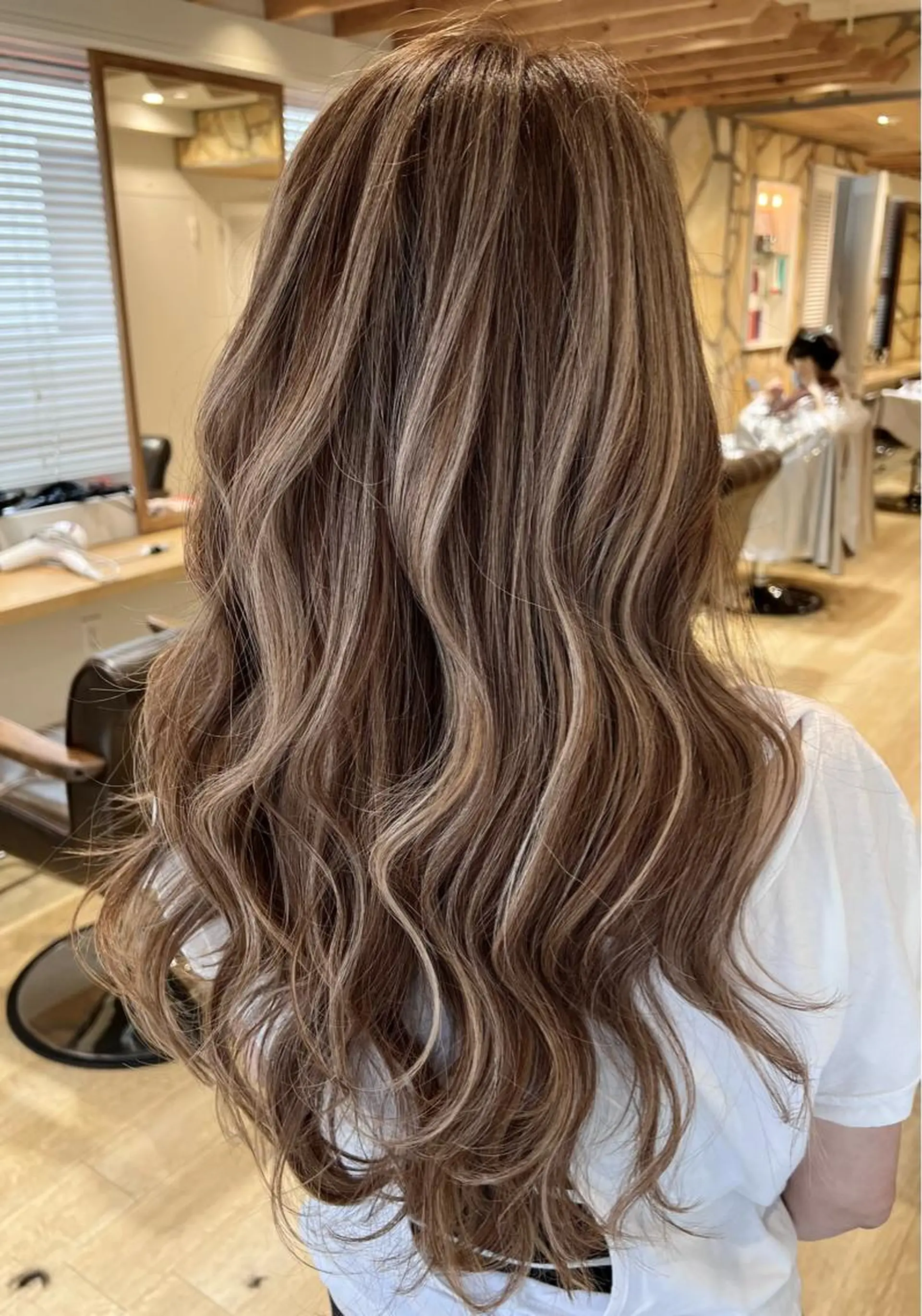 セミロング ハイライト ヘアカラー トリートメント 渋谷ハイトーン/ デザインカラー阿部のヘアスタイル