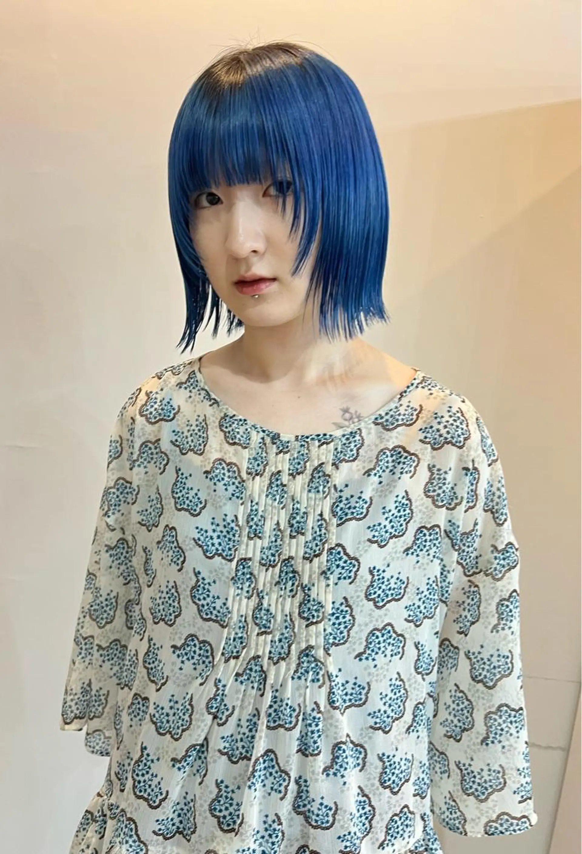 カラー 切りっぱなしボブ/ ブリーチカラー/大塚のヘアスタイル