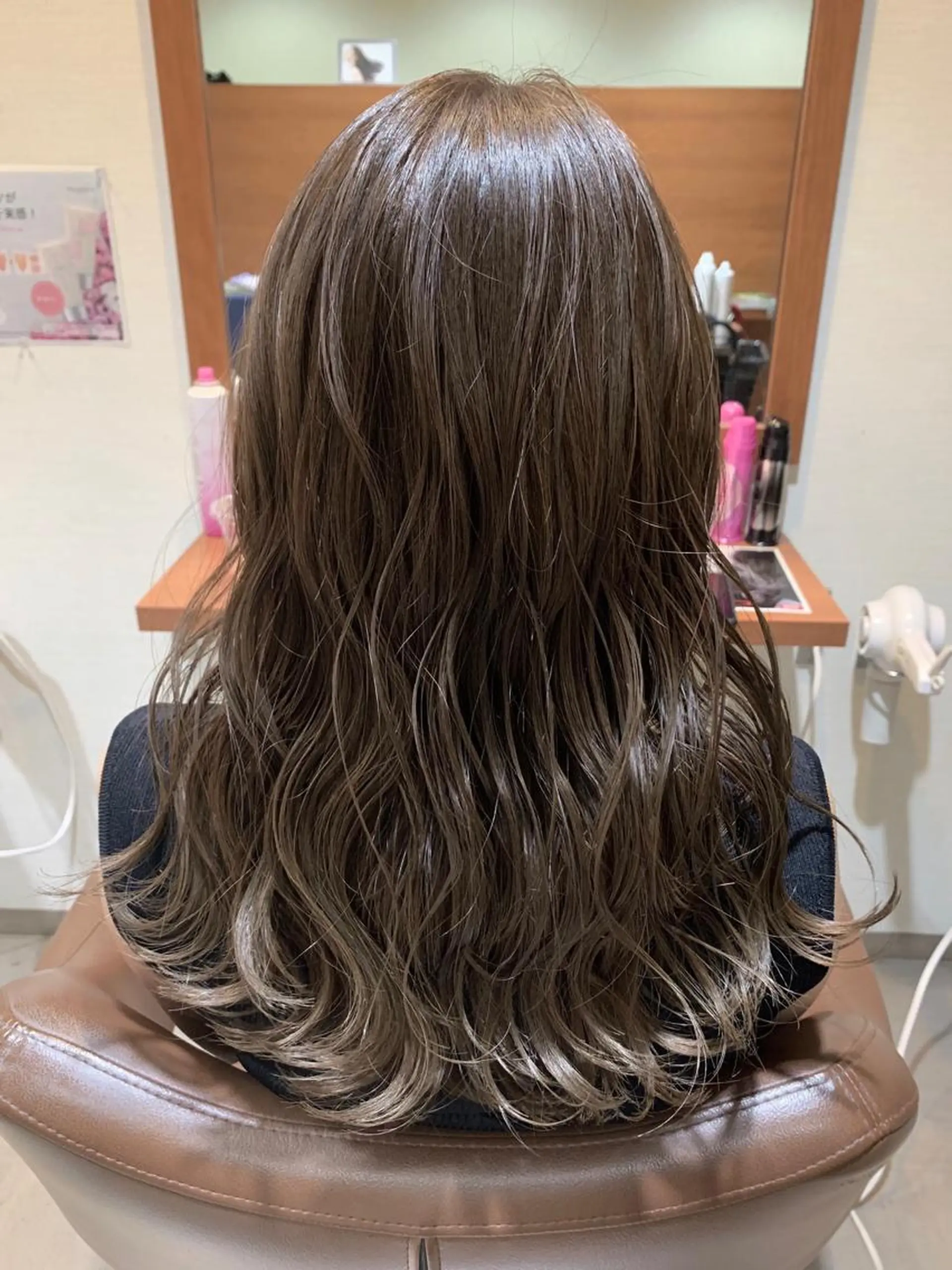 ロング カラー 蓮見  友里のヘアスタイル