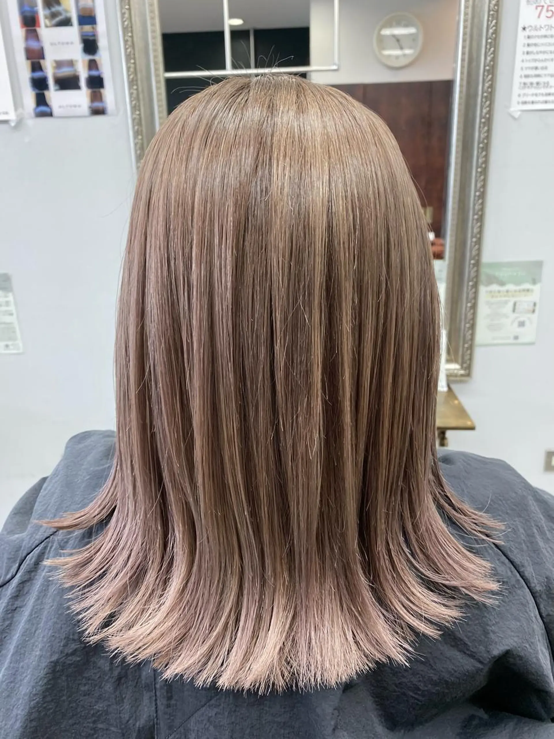 セミロング カラー ベージュカラー ピンクカラー ピンクベージュ ヘアカラー 小島 凜のヘアスタイル