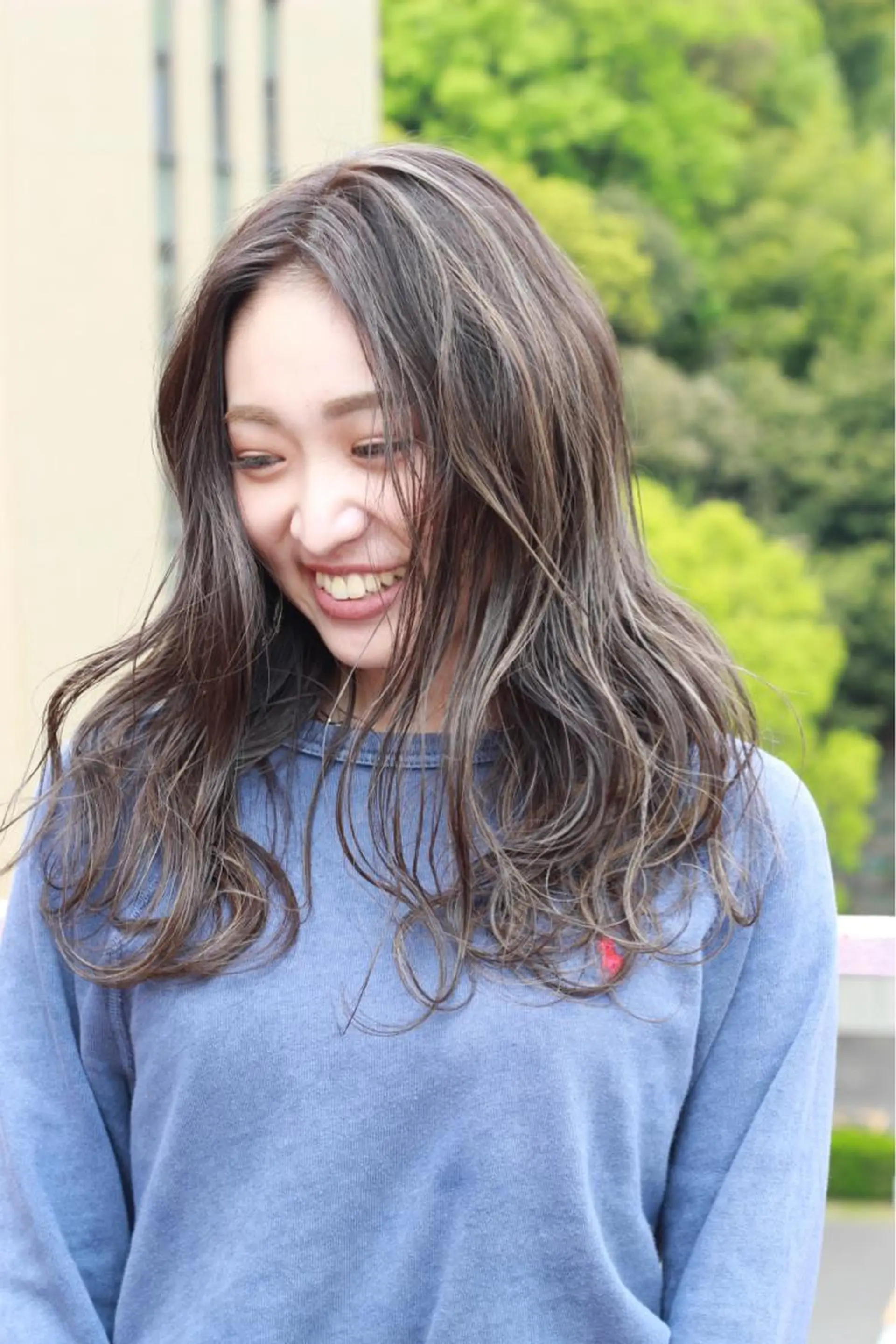 セミロング カラー グレージュ ハイライトカラー シルバー シルバーグレージュ ハイライト ヘアカラー Viage （ビアージュ）のヘアスタイル