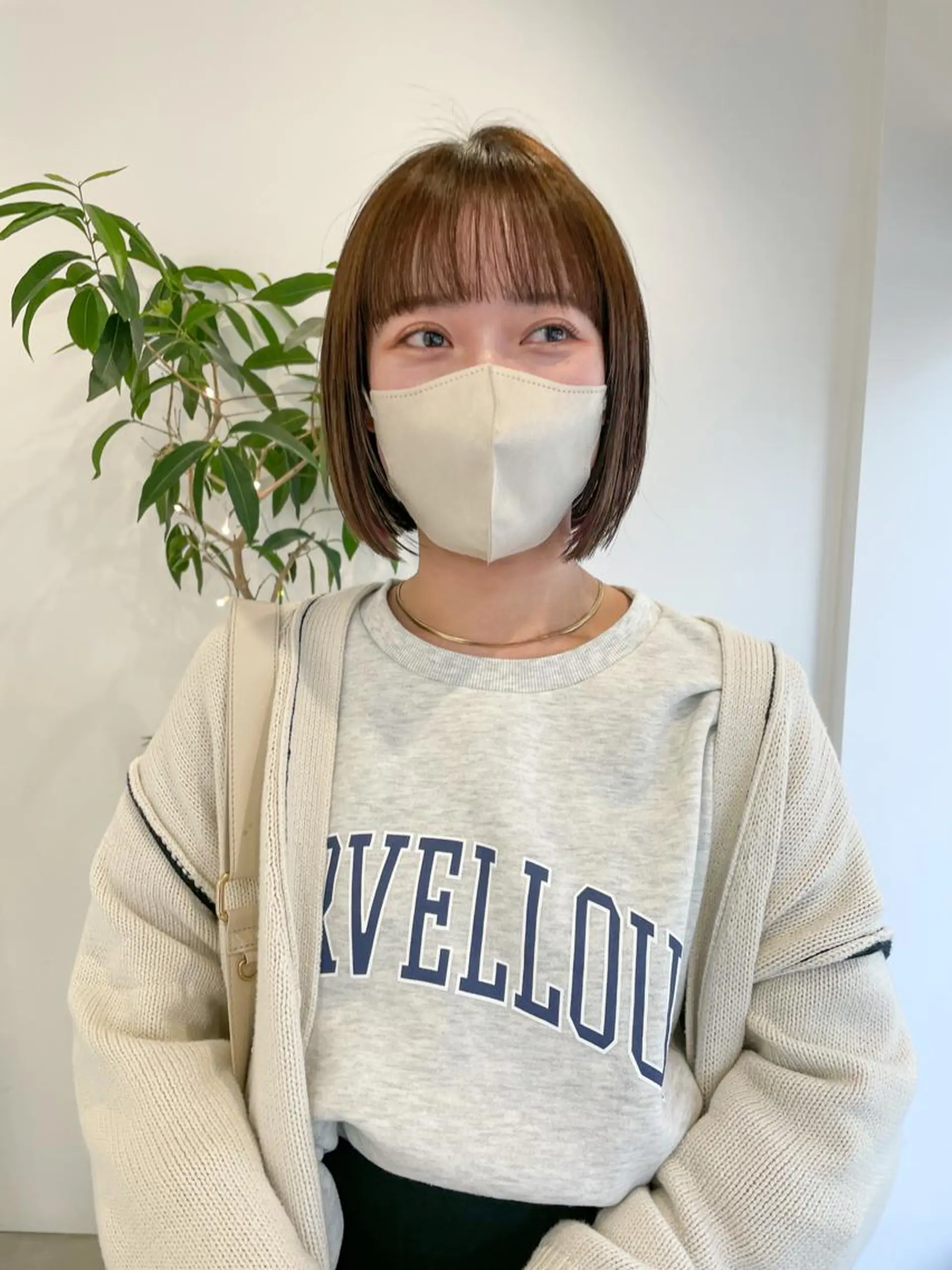 ミディアム カラー 切りっぱなしボブ ショートボブ ミディアムパーマ ボブ 外ハネヘア カット ヘアカラー トリートメント 可愛いパーマスタイル といえばISSEYのヘアスタイル