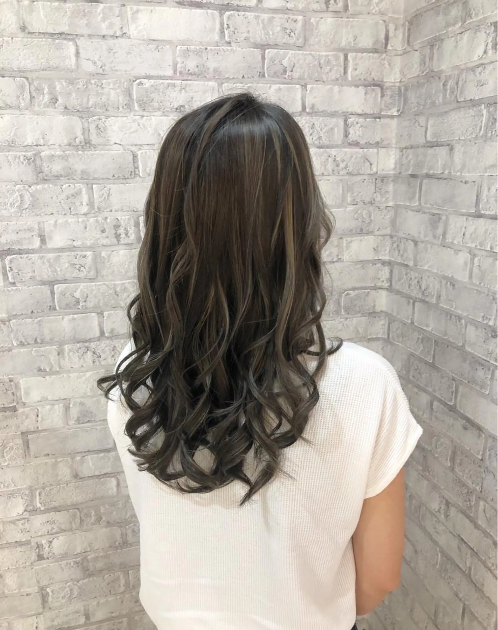 セミロング カラー ヘアアレンジ シールエクステ ハイライトカラー エクステ ハイライト 秋山 幸太のヘアスタイル