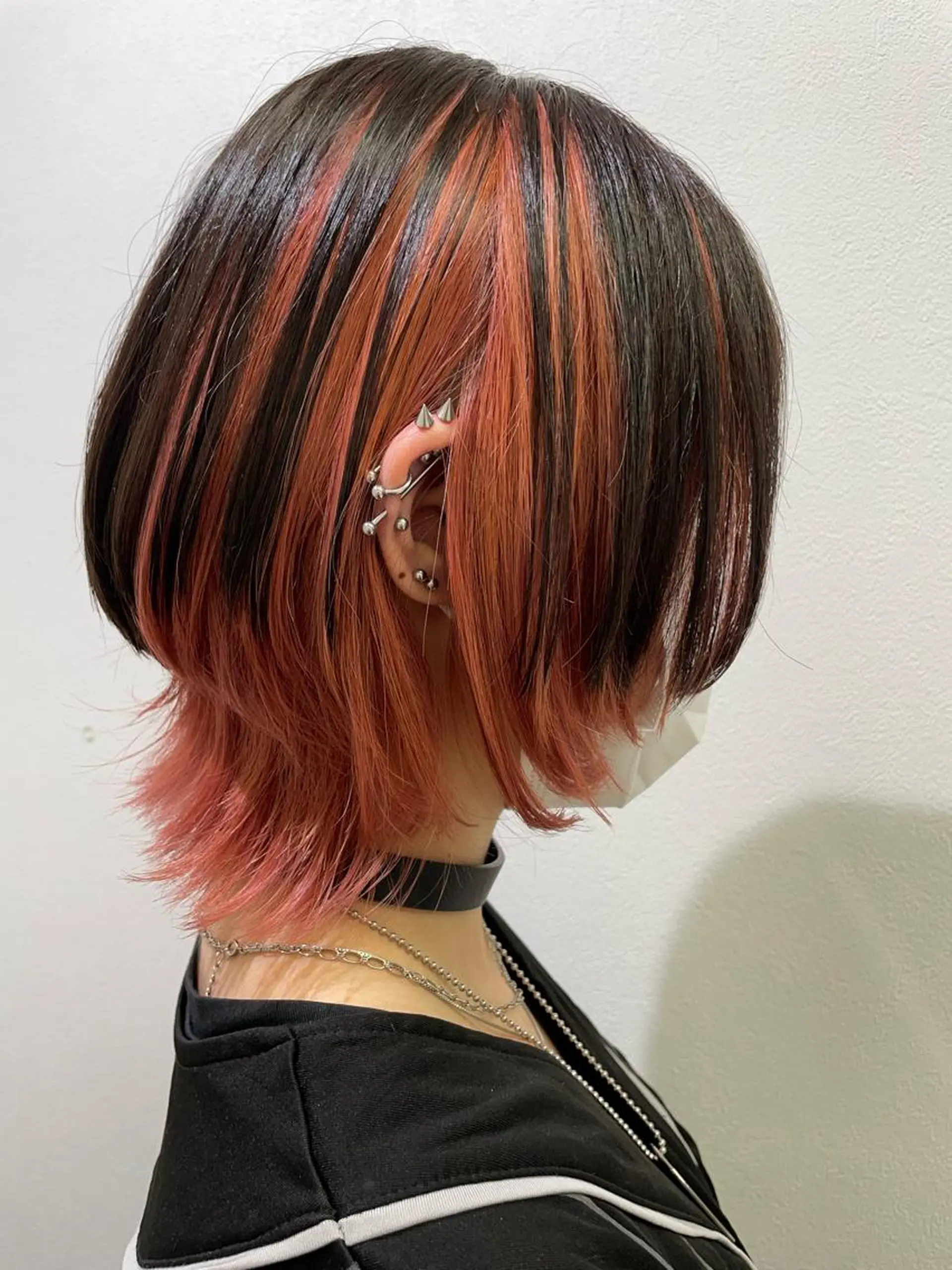 ミディアム カラー 渡部凌我 小顔ウルフ ハイトーンカラーのヘアスタイル