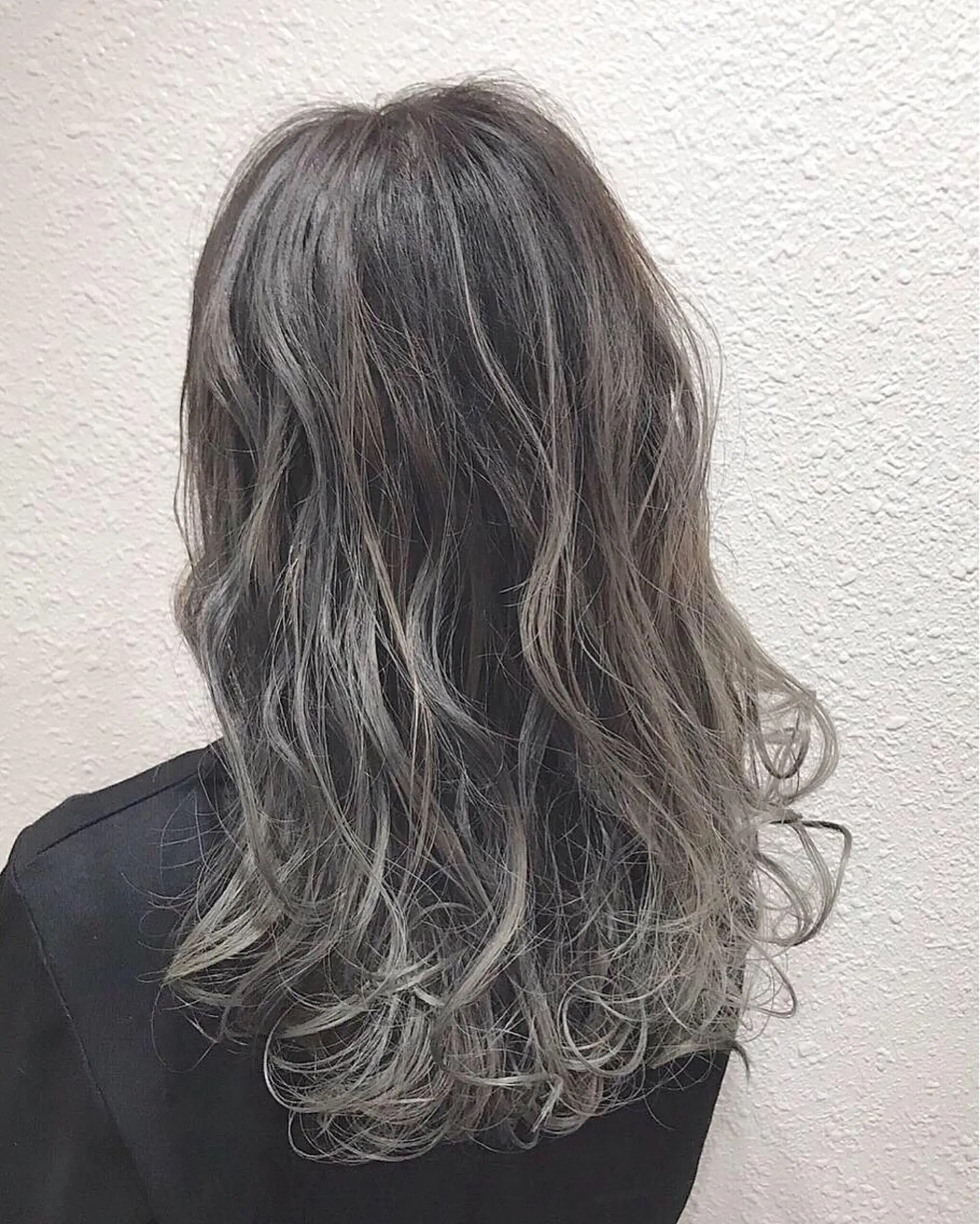 カラー バレイヤージュ グラデーションカラー グレージュ takumi Hのヘアスタイル