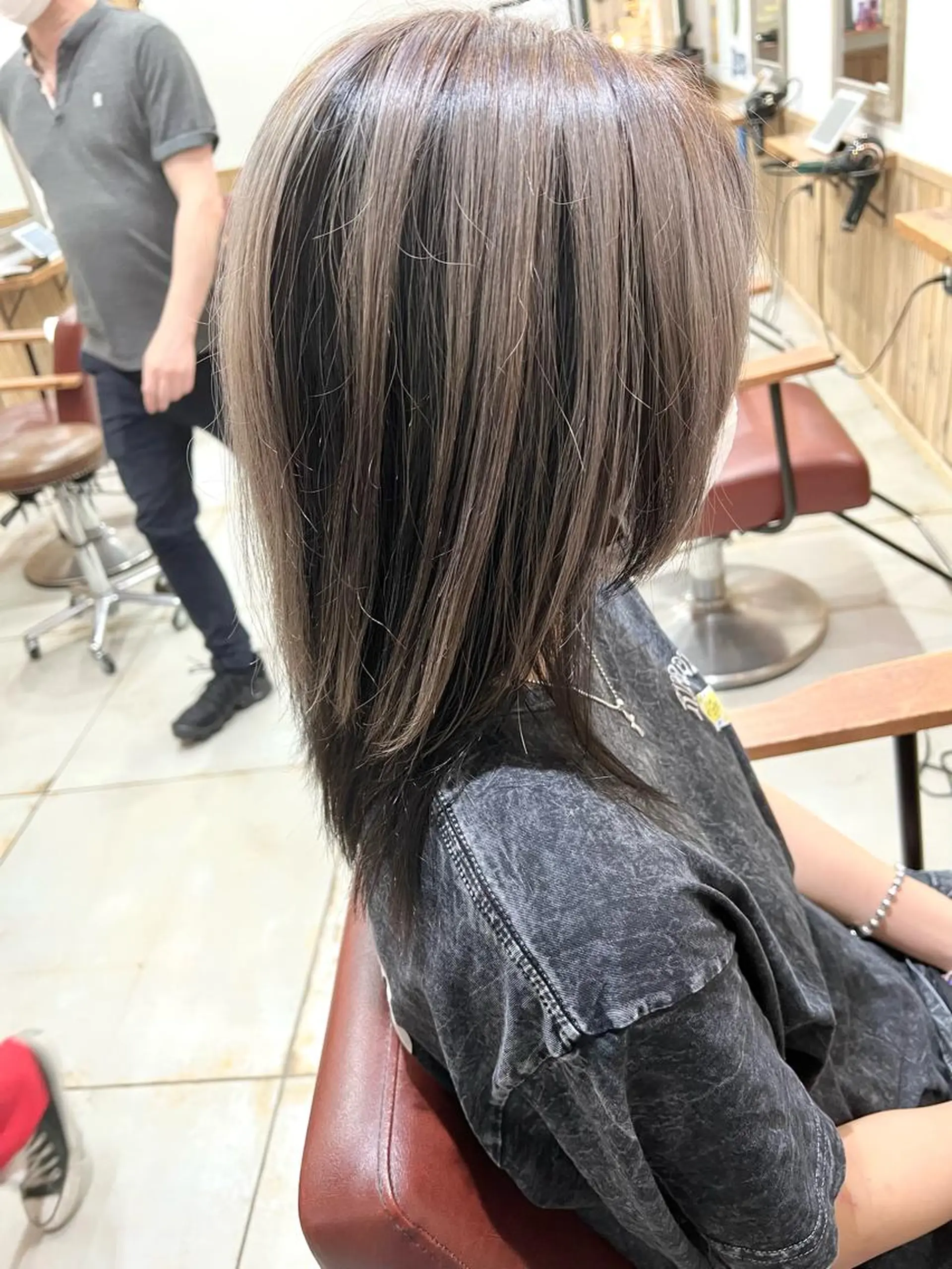 セミロング ハイライトバレイヤー ジュ🎨川村聖吾🎨のヘアスタイル