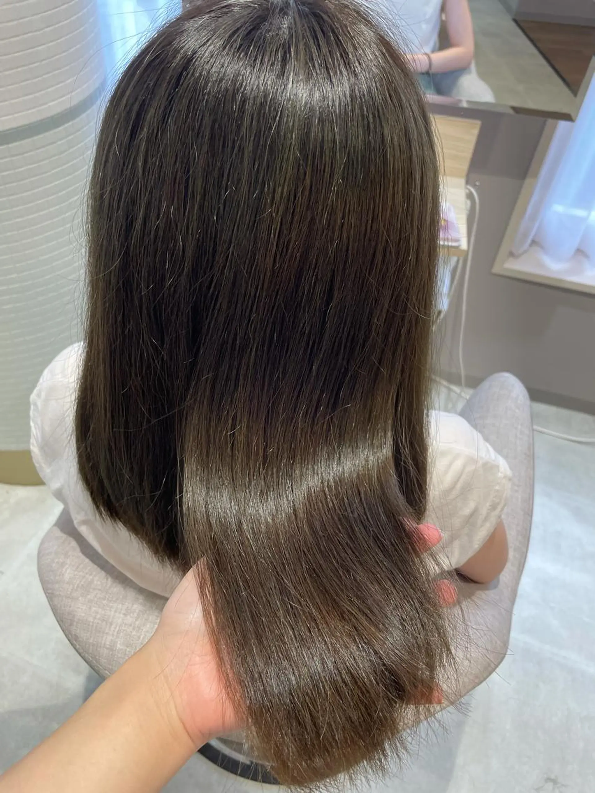 セミロング アッシュ 髪質改善お任せ ください♪ひとみのヘアスタイル