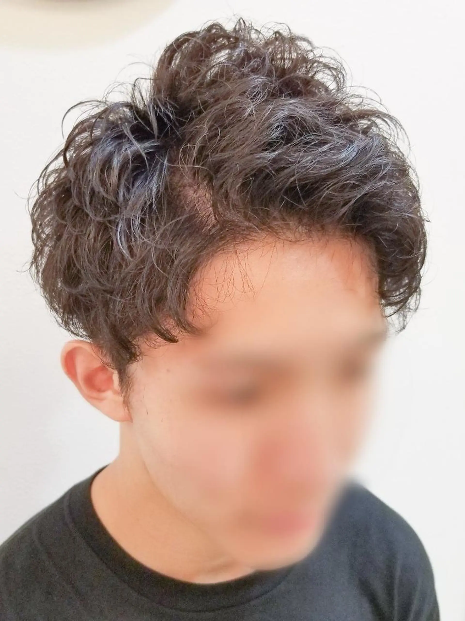 ショート メンズ パーマ ブリーチ、デザイン  カラー福士直矢のヘアスタイル