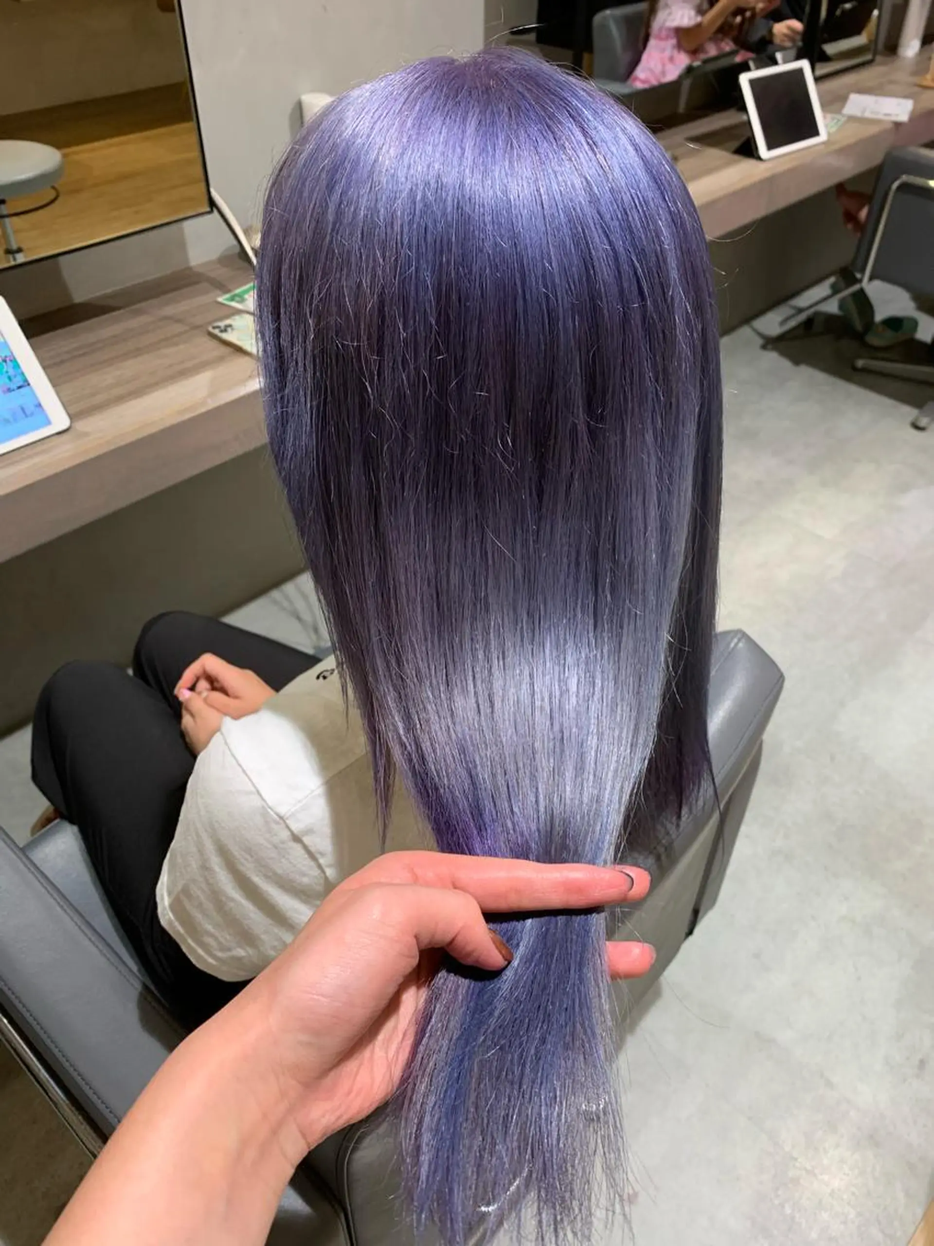 セミロング カラー パープルカラー ヘアカラー 美髪・シールエクステ ホソタニリョウコのヘアスタイル