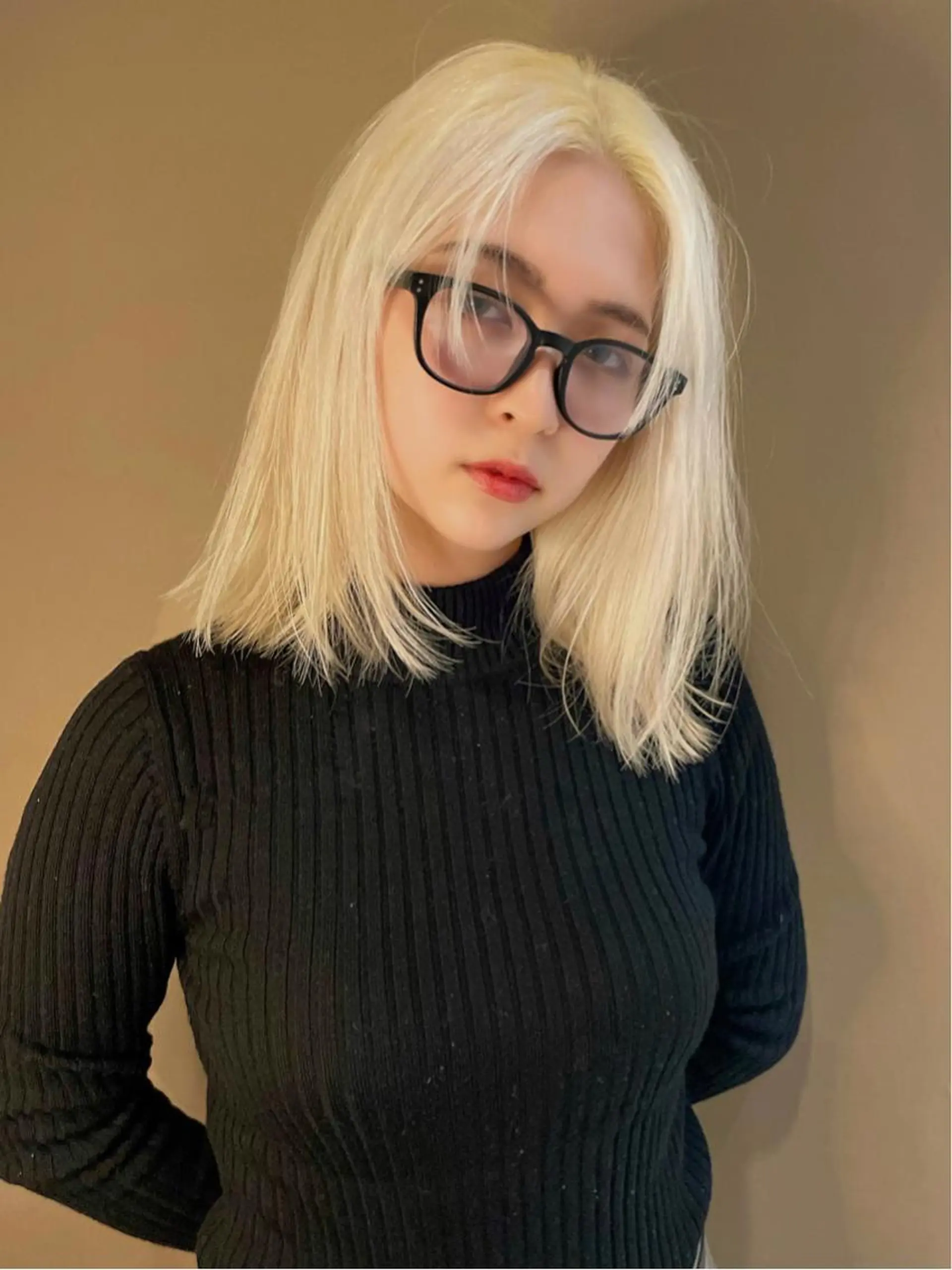 ミディアム カラー ブロンド ホワイトブロンド ボブ ヘアカラー トリートメント ブリーチ🪡 ボブ🧶レイヤーのヘアスタイル