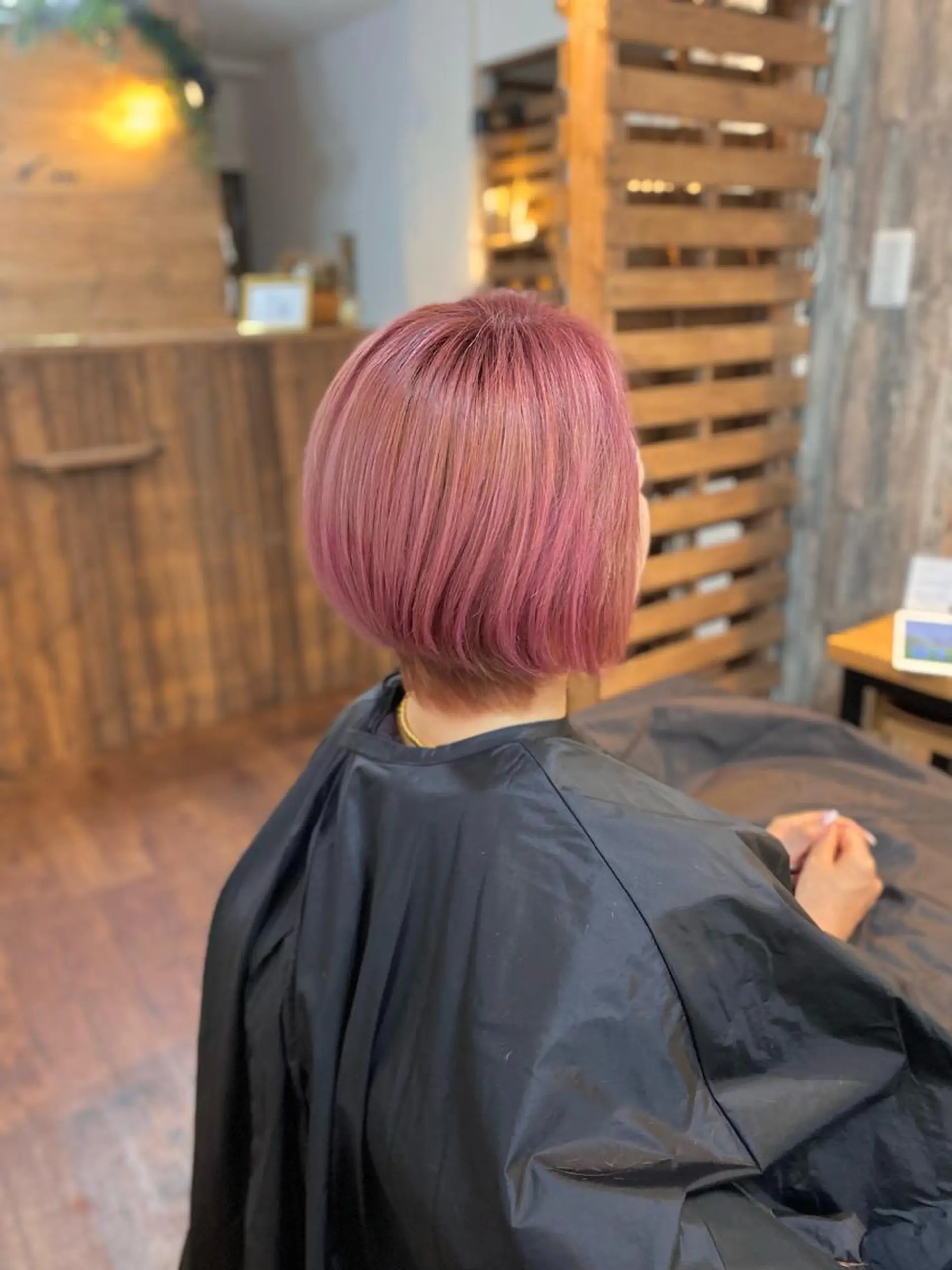 ショート カラー ブリーチ ピンクカラー カット ヘアカラー トリートメント Luzir⭐︎ GEN⭐︎のヘアスタイル