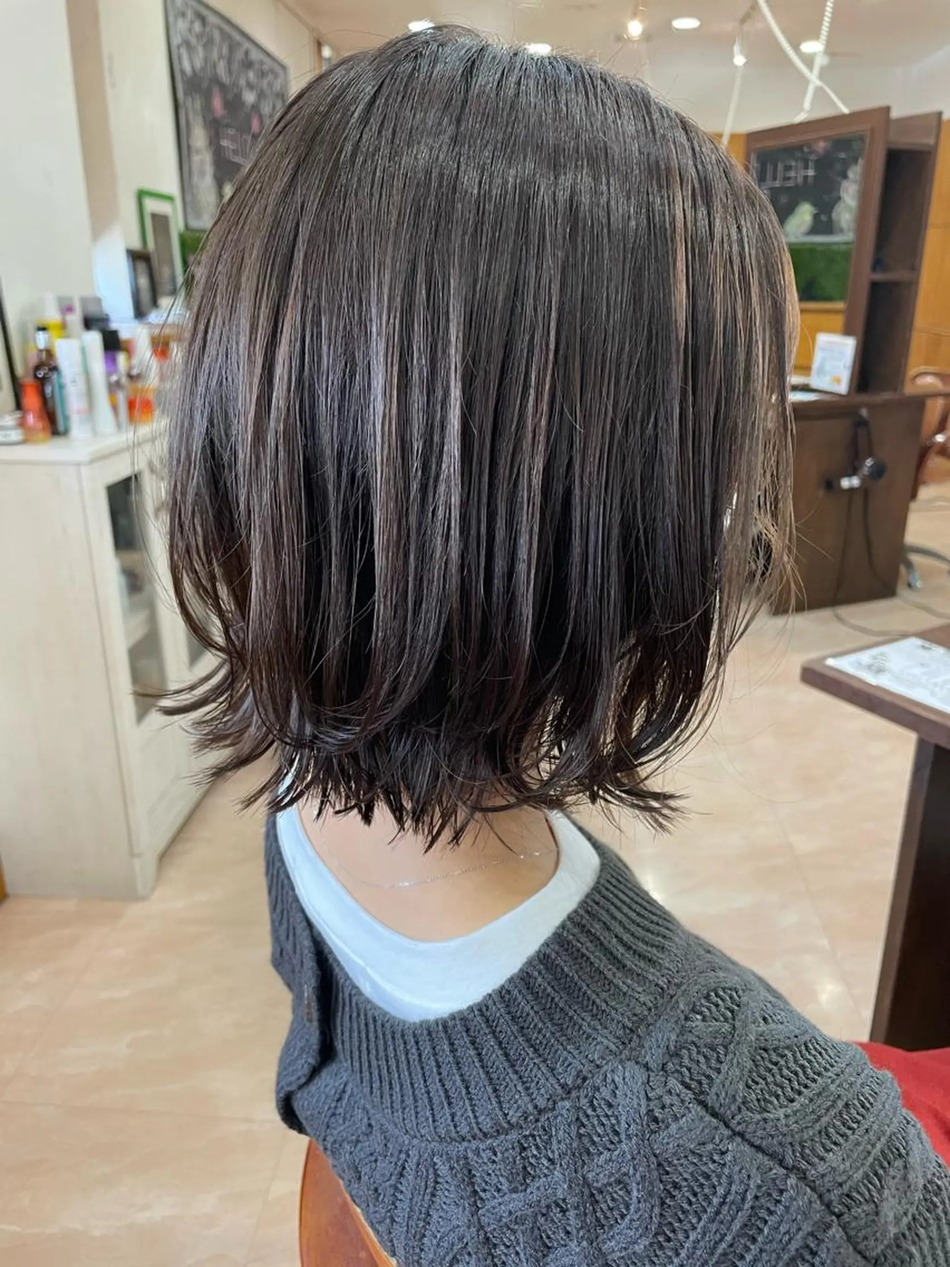 ミディアム カラー グレージュ 外ハネヘア Freez狭間 裕美のヘアスタイル