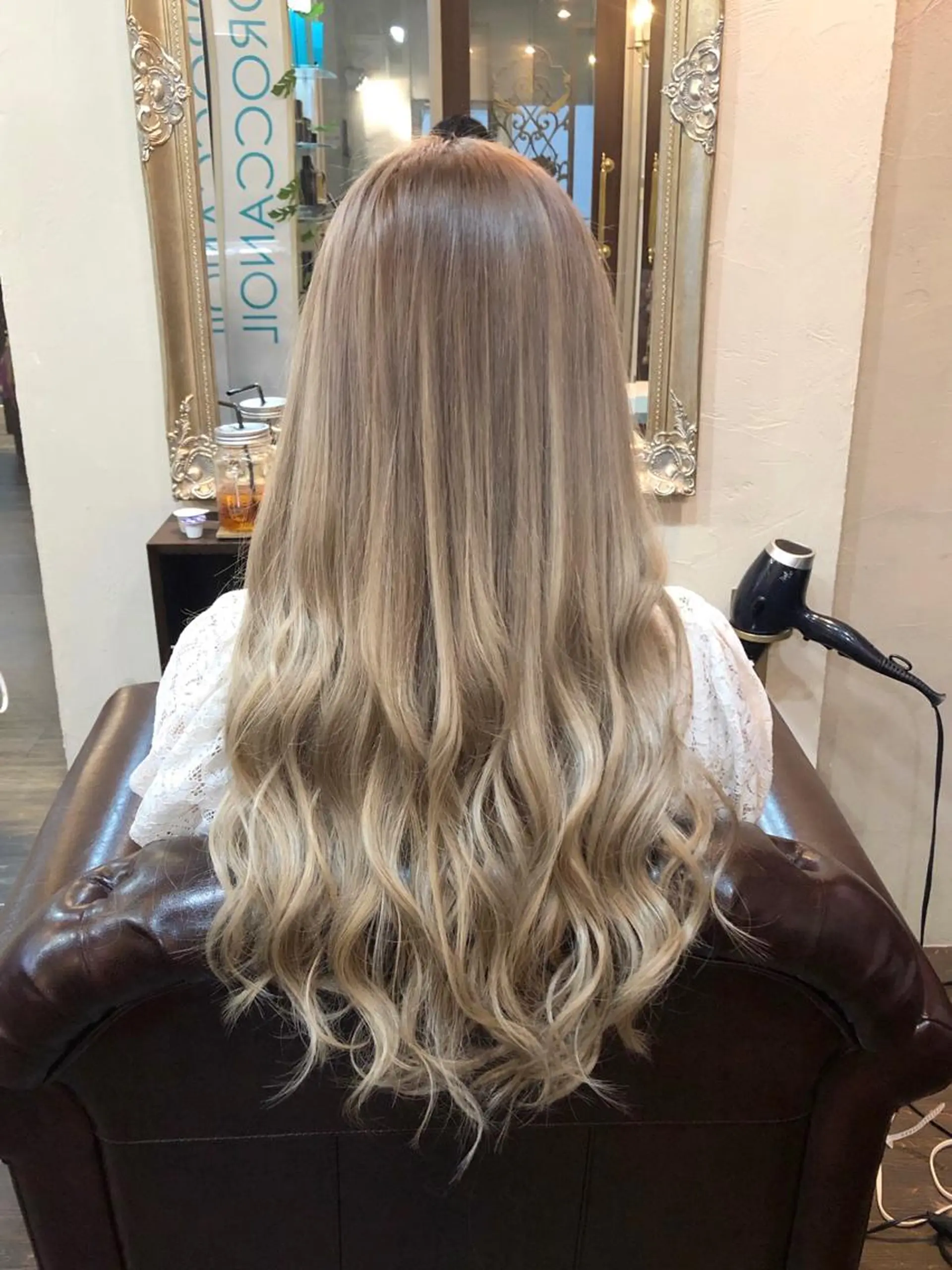 ロング カラー シールエクステ ベージュカラー ブリーチ エクステ エクステ 是枝 さくらのヘアスタイル