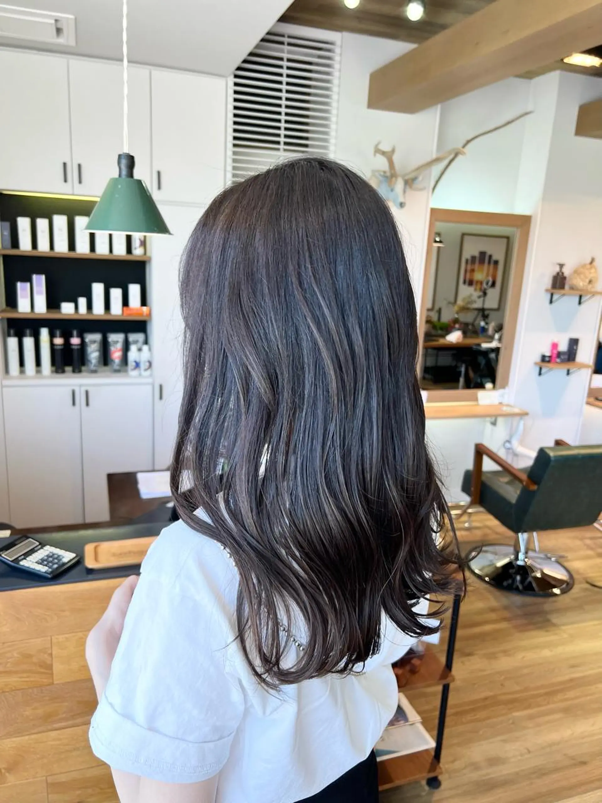 ロング アッシュ アッシュグレー 堀 望美のヘアスタイル