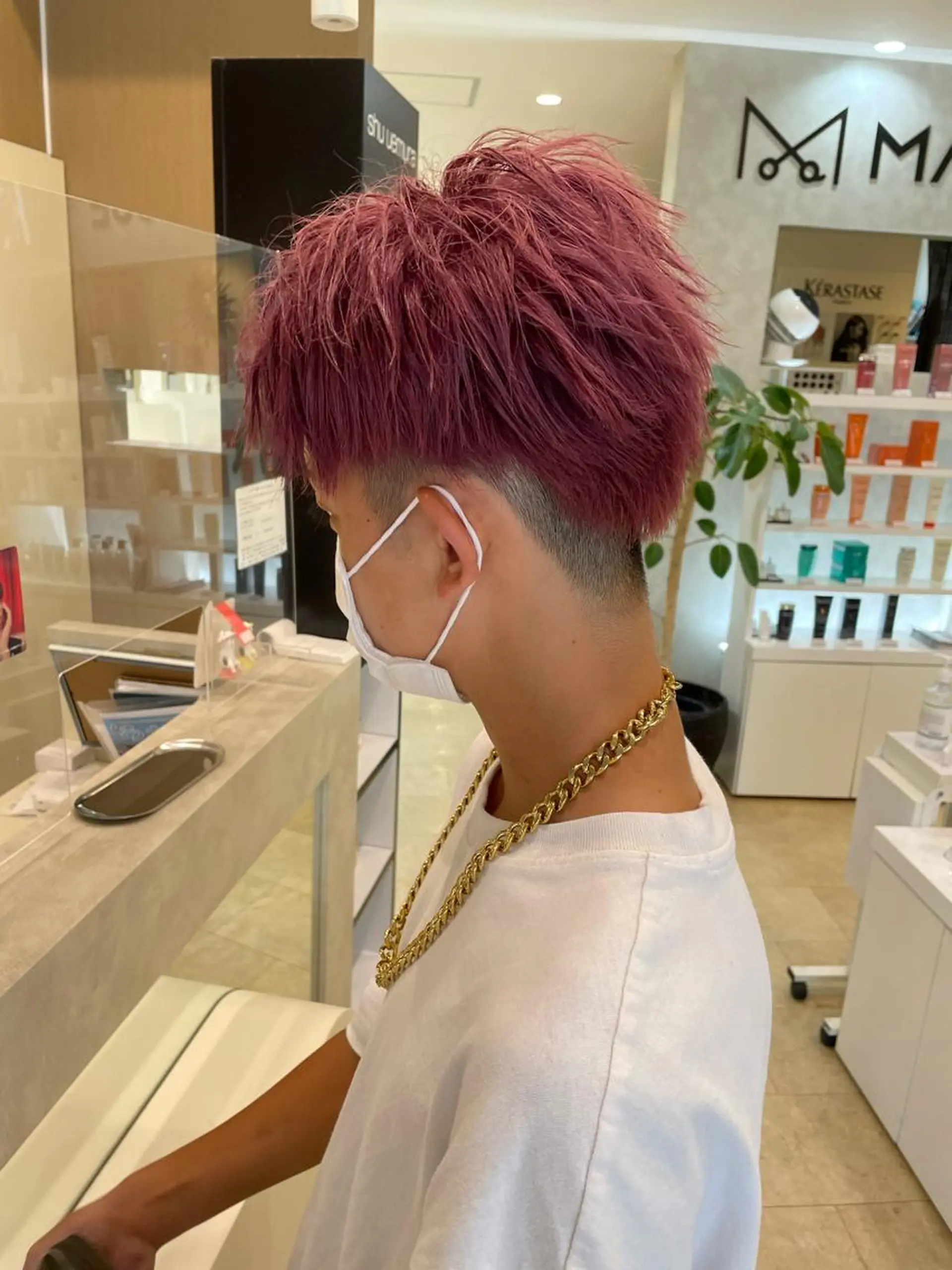 カラー メンズ メンズブリーチ ブリーチ ピンクカラー レッドカラー 縮毛矯正ボブ/ 髪質改善/カットのヘアスタイル
