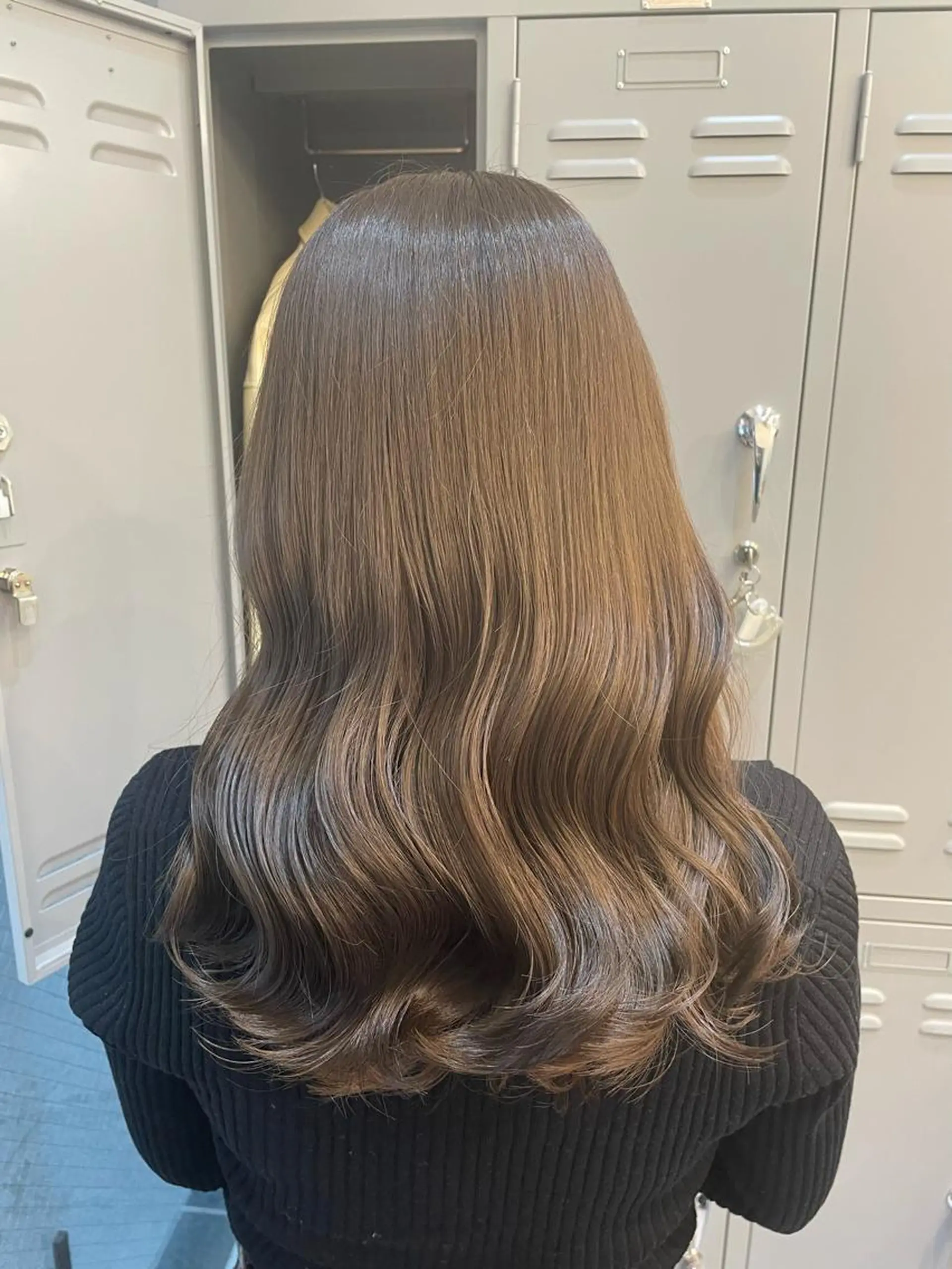 セミロング カラー 髪質改善× 白髪ぼかし溝江のヘアスタイル