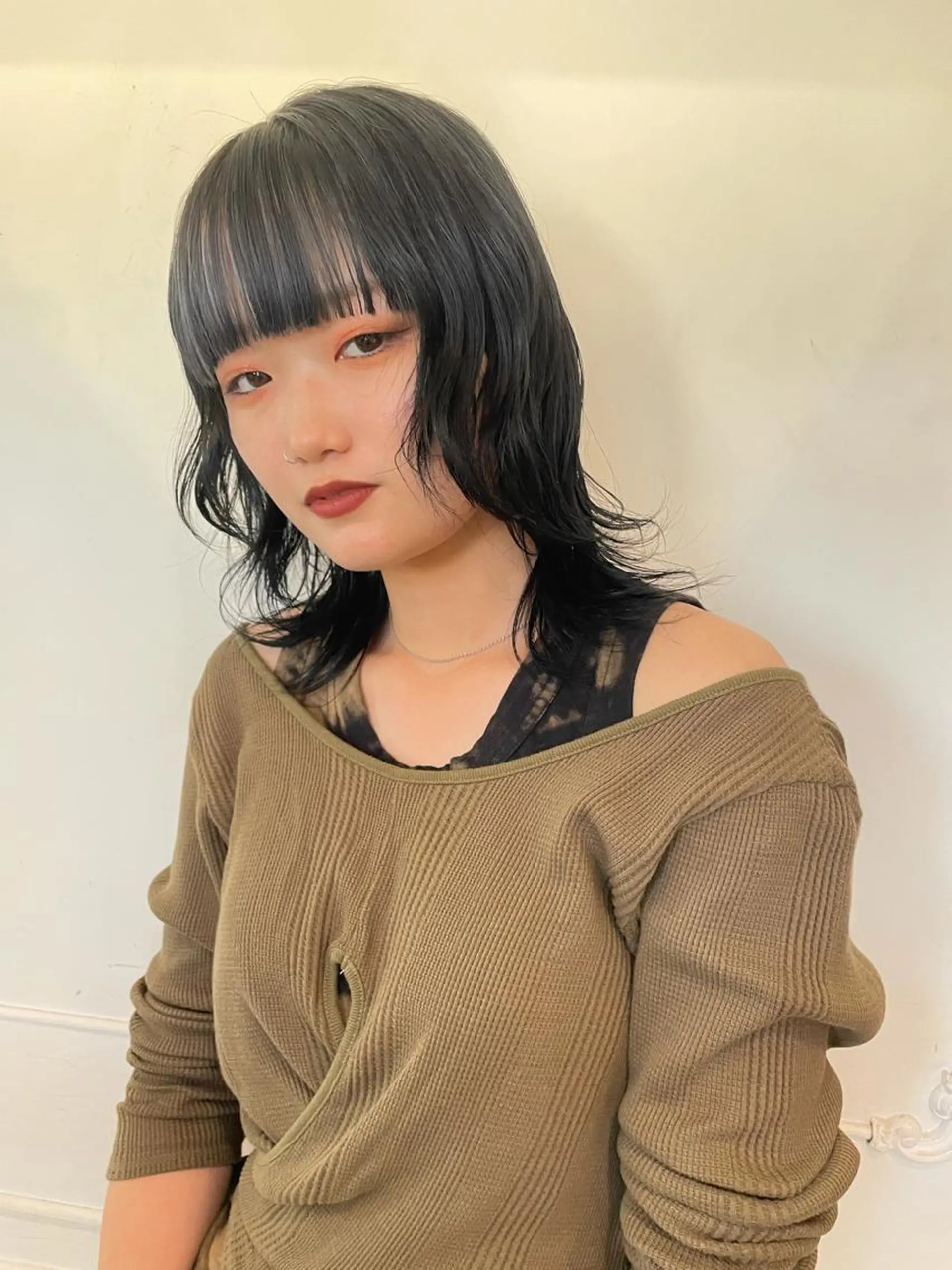 セミロング カラー 黒髪 ブルーカラー ブルーブラック ヘアカラー トリートメント アオキ リノのヘアスタイル