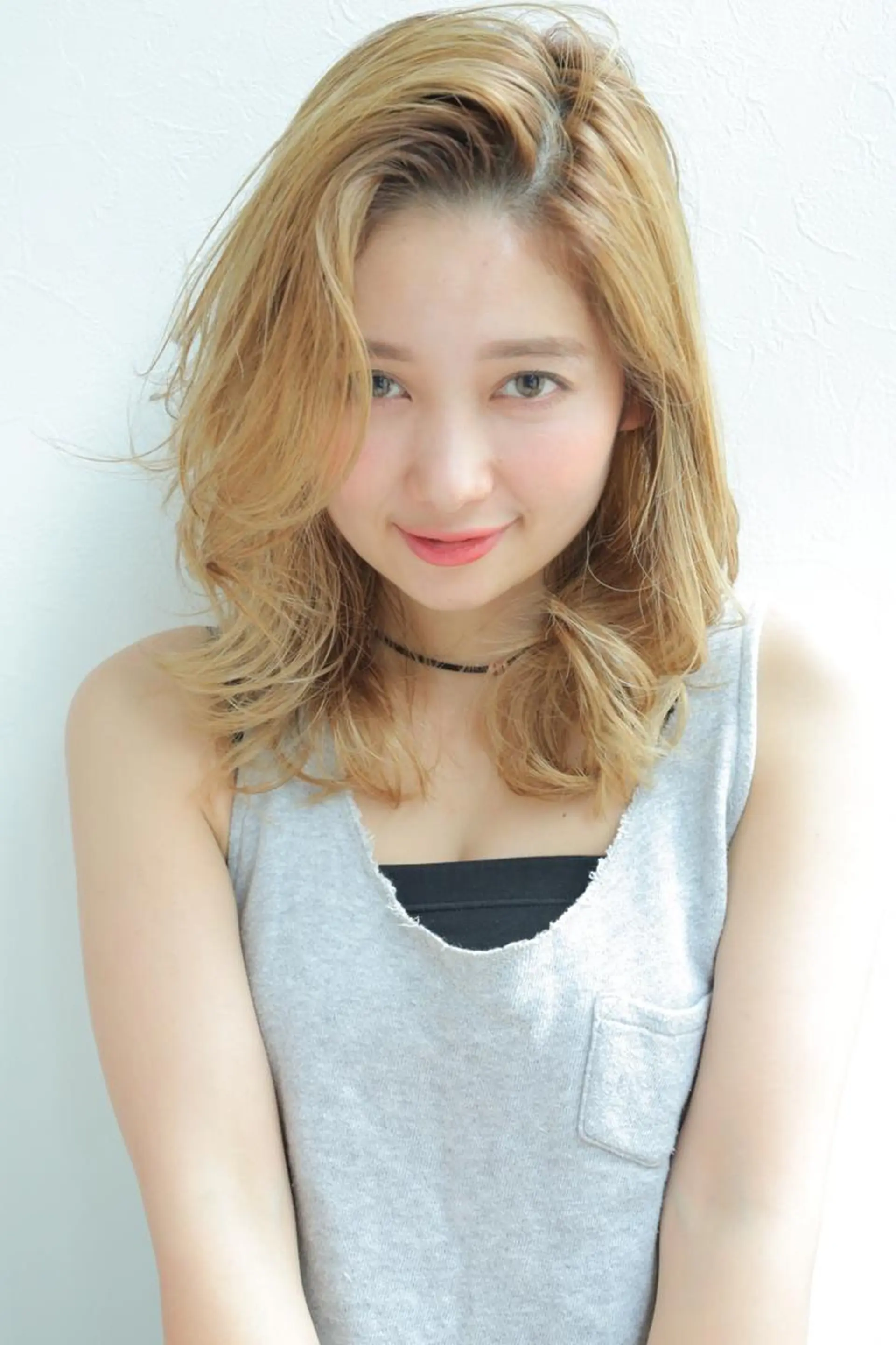 ミディアム ハイトーンブリーチ 土坂　由志【京都】のヘアスタイル