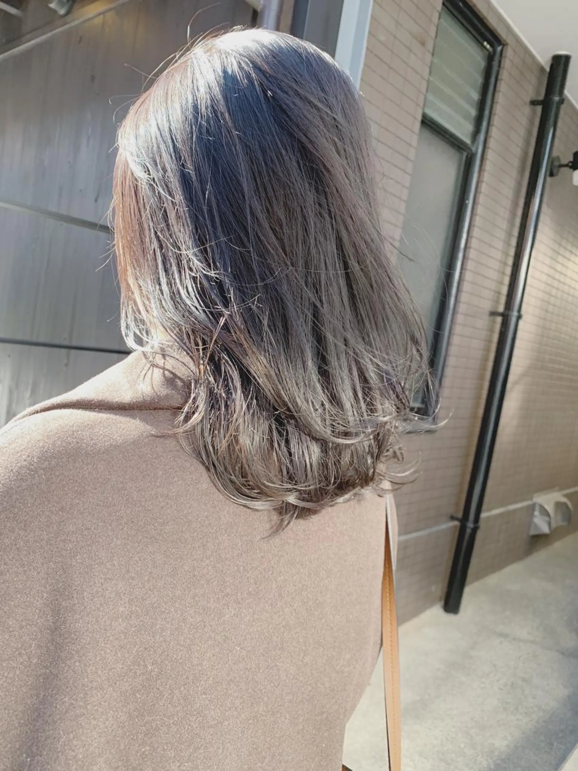 ミディアム カラー シルバー 【完全マンツー 恵比寿】佐藤 翔のヘアスタイル