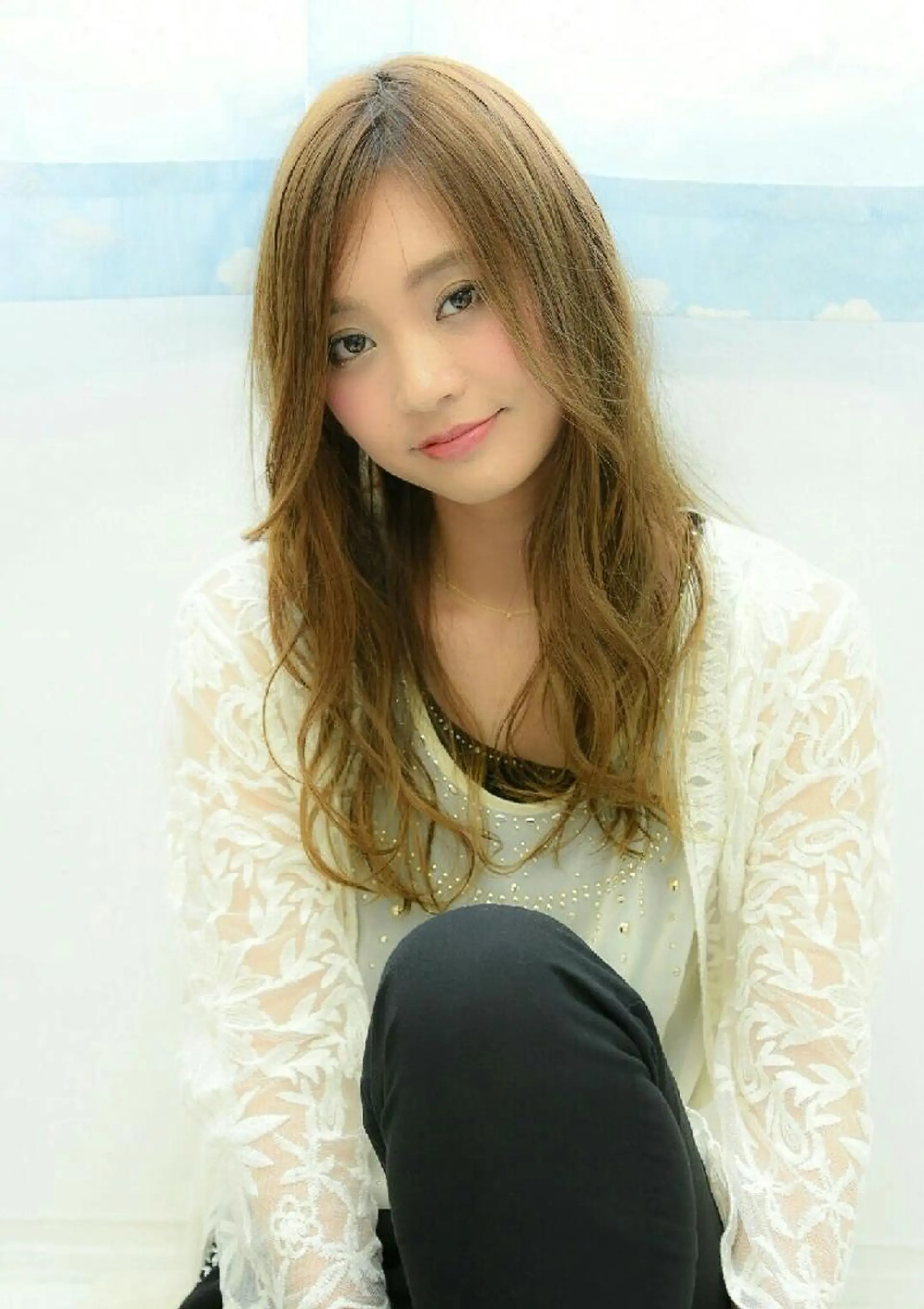 ロング カラー アッシュ ベージュカラー ロング 海外レイヤー/ 梅田美容室のヘアスタイル