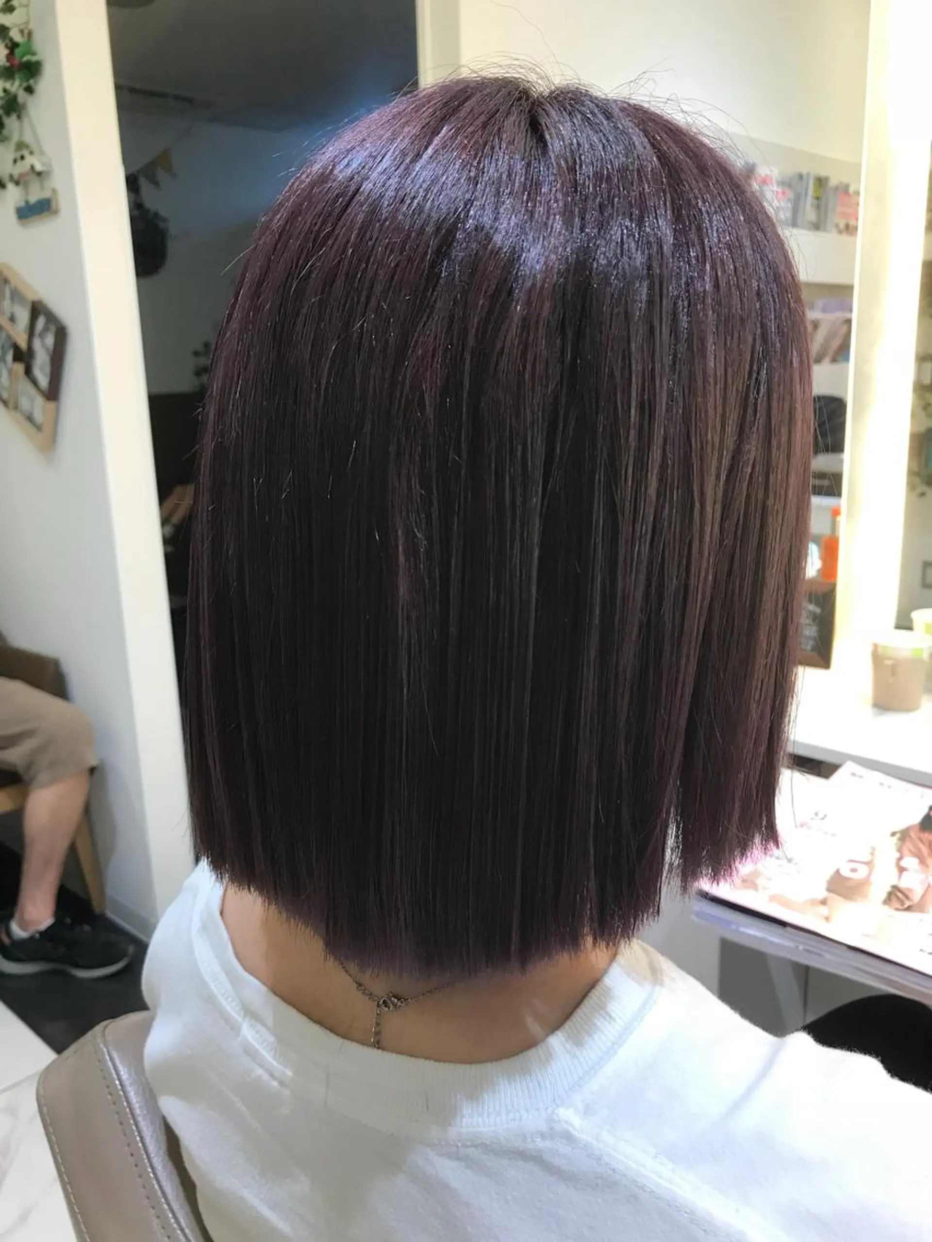 ショート カラー 透明感カラー パープルカラー 清藤綾/脱白髪染め 白髪ぼかしハイライトのヘアスタイル