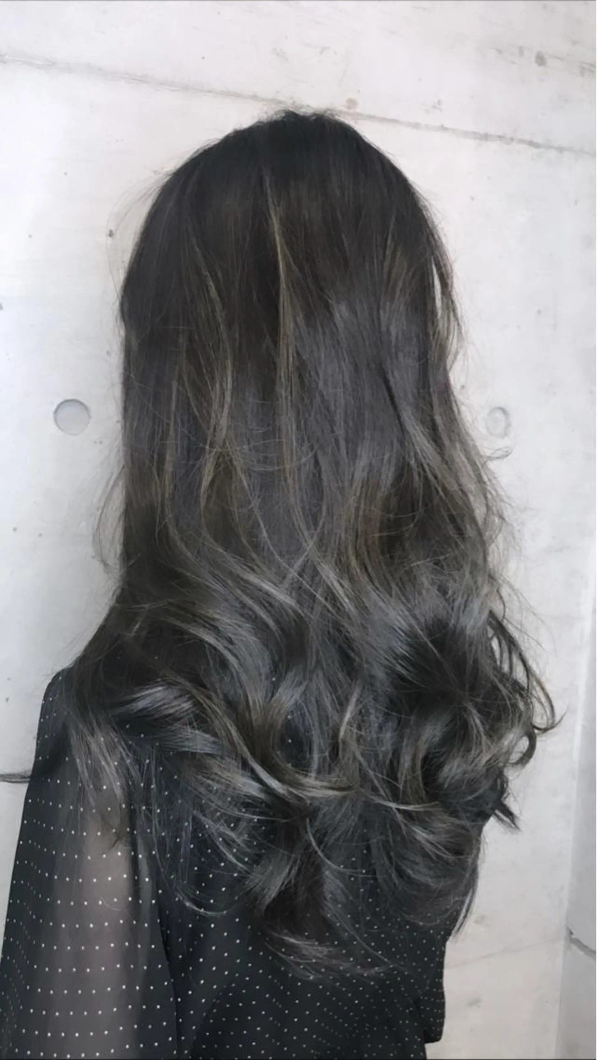 ロング カラー ダークグレー ダークグレージュ グレージュ ハイライトカラー ハイライト ヘアカラー 大栗 佑也  髪質改善のヘアスタイル