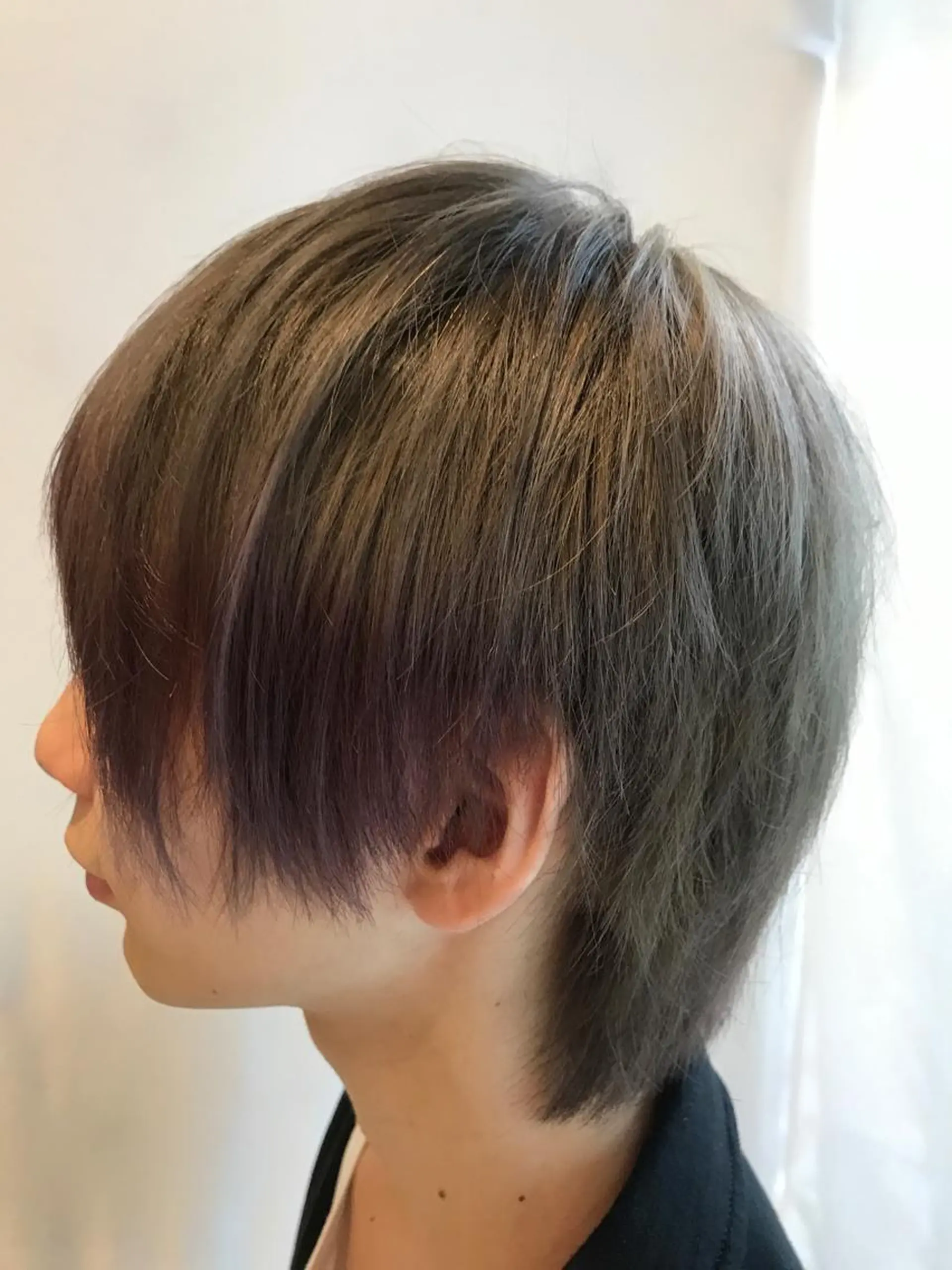 ショート カラー アッシュ ベージュカラー ブリーチ ピンクカラー ピンクベージュ yui .のヘアスタイル