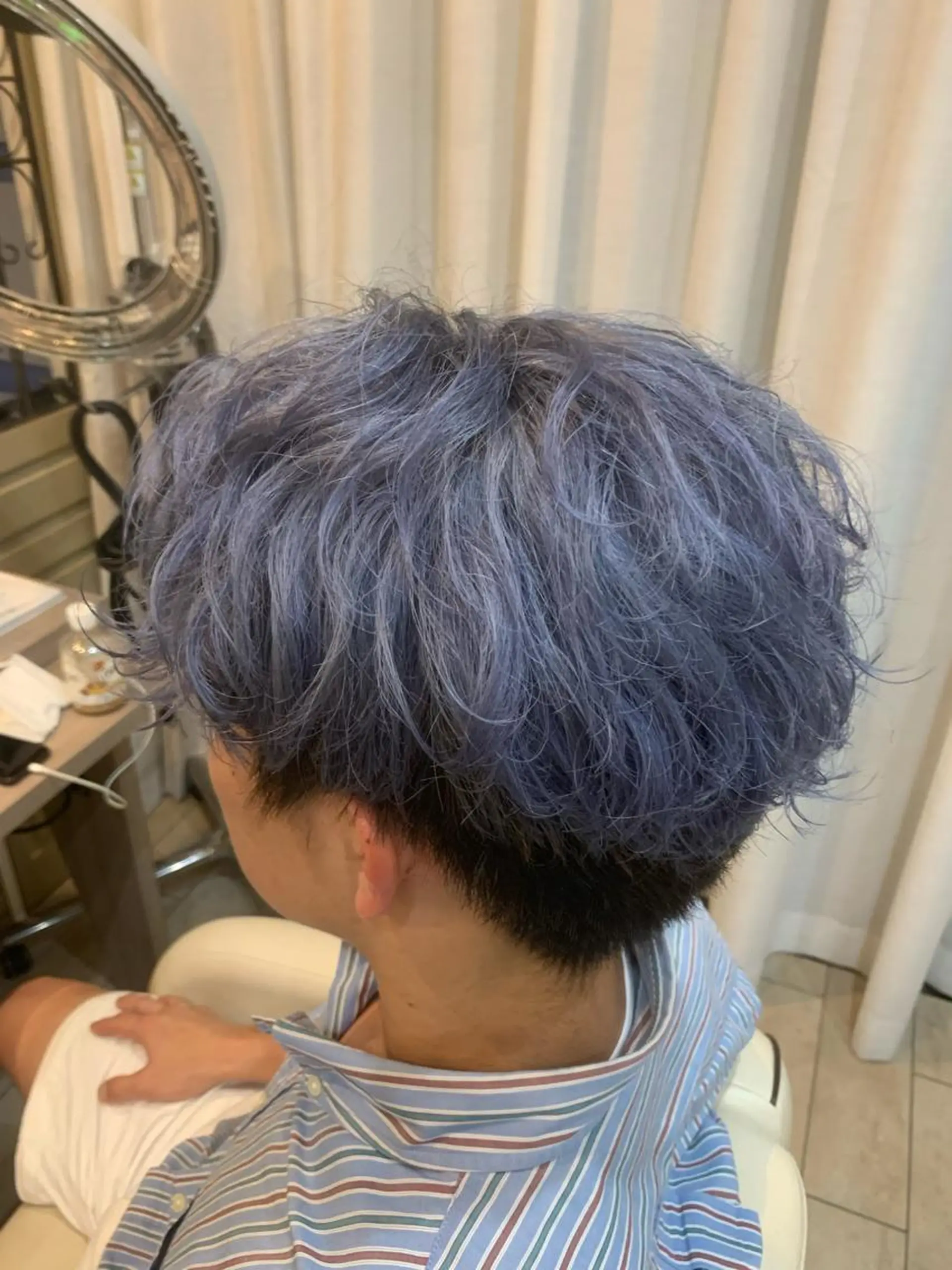 カラー メンズ メンズブリーチ ブリーチ ブルーカラー シルバー カット 透明感カラー/ くびれヘア/館岡俊平のヘアスタイル