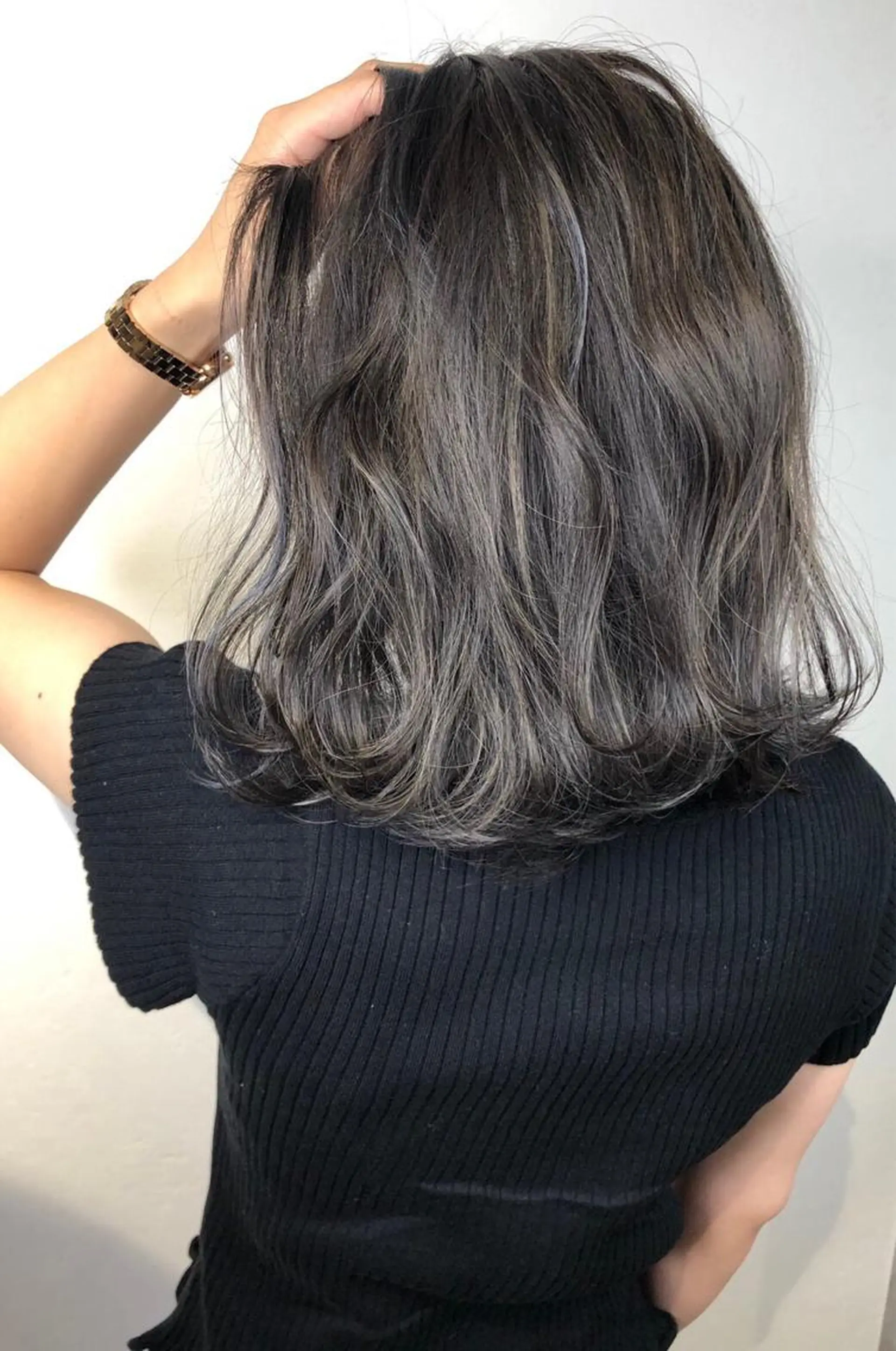 ミディアム カラー アディクシーカラー ハイライトカラー ハイライト ヘアカラー トリートメント _WHITE 難波本店のヘアスタイル