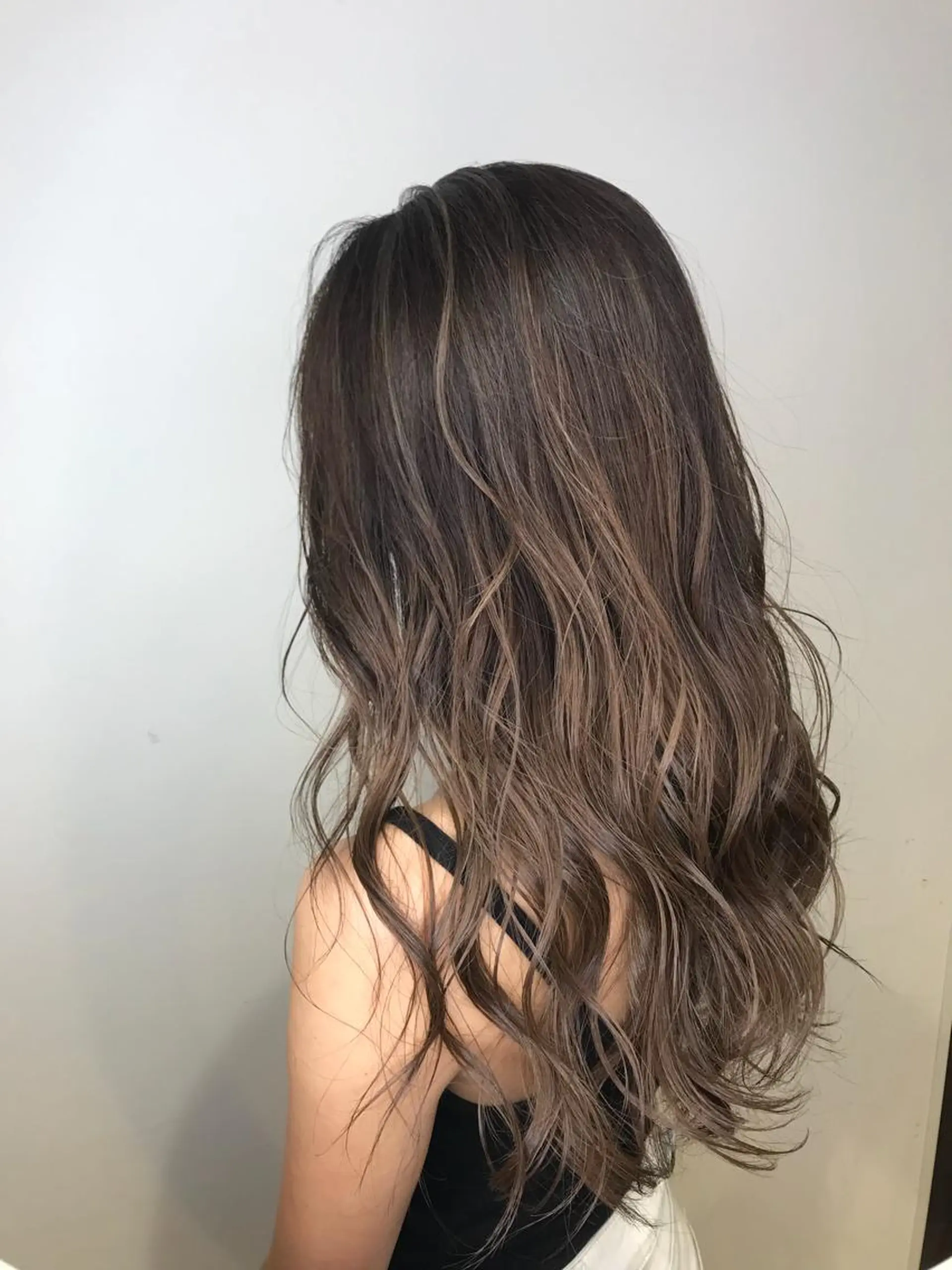 ロング カラー ブリーチ ケアブリーチ グラデーションカラー ハイライトカラー ハイライト 髪質改善カラー韓国風 レイヤーtudaのヘアスタイル