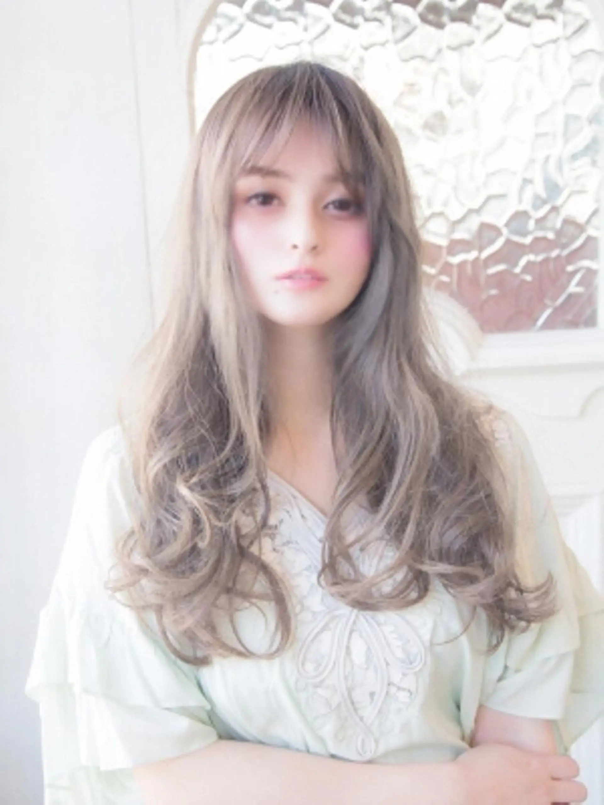 ロング カラー ベージュカラー ブリーチ ミルクティーベージュ カット ヘアカラー トリートメント バレイヤージュ＆ 高発色カラー／市川のヘアスタイル