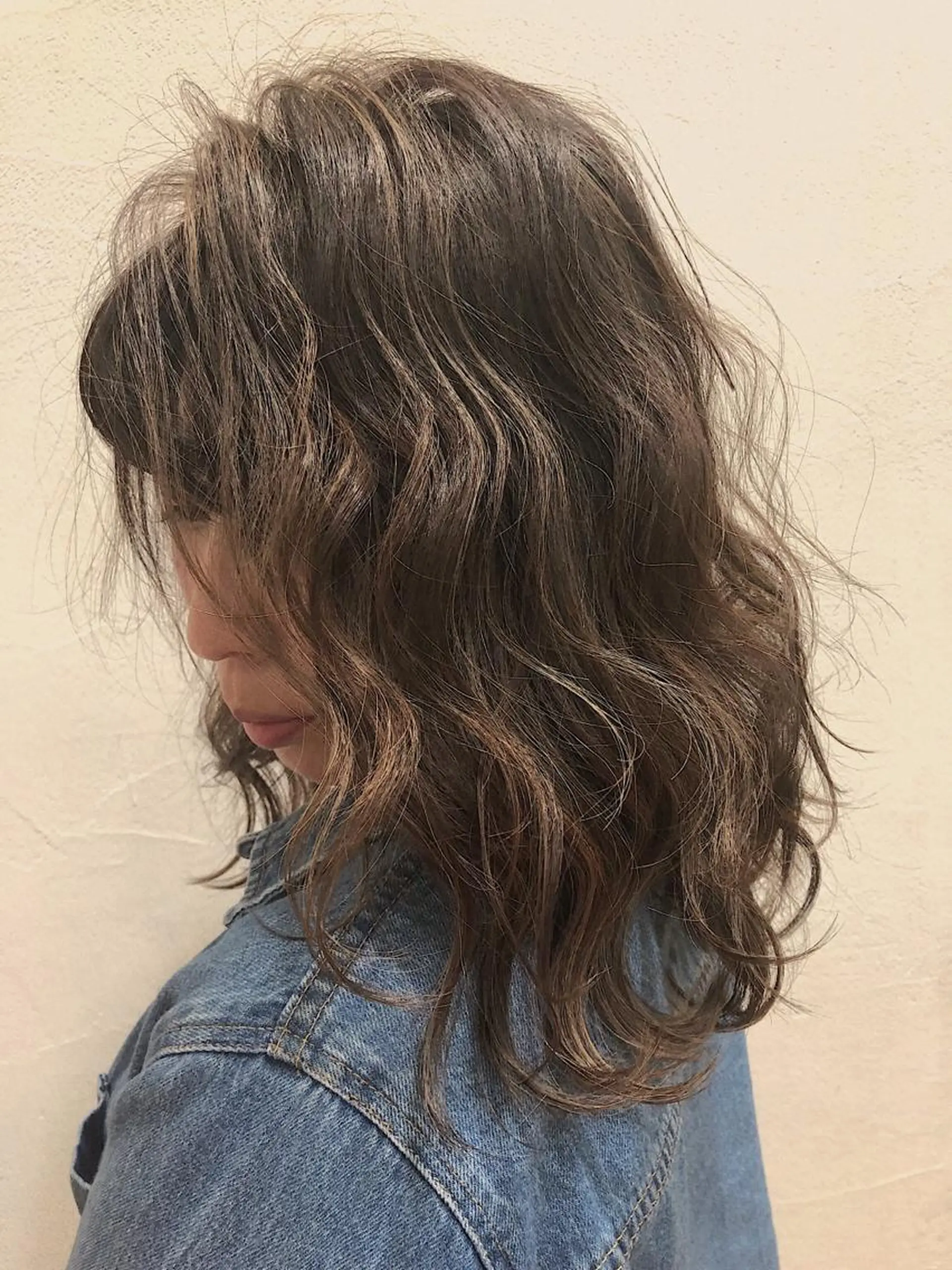 セミロング カラー ベージュカラー ハイライトカラー シルバー シルバーベージュ ハイライト 360°キレイな ショートカットのヘアスタイル