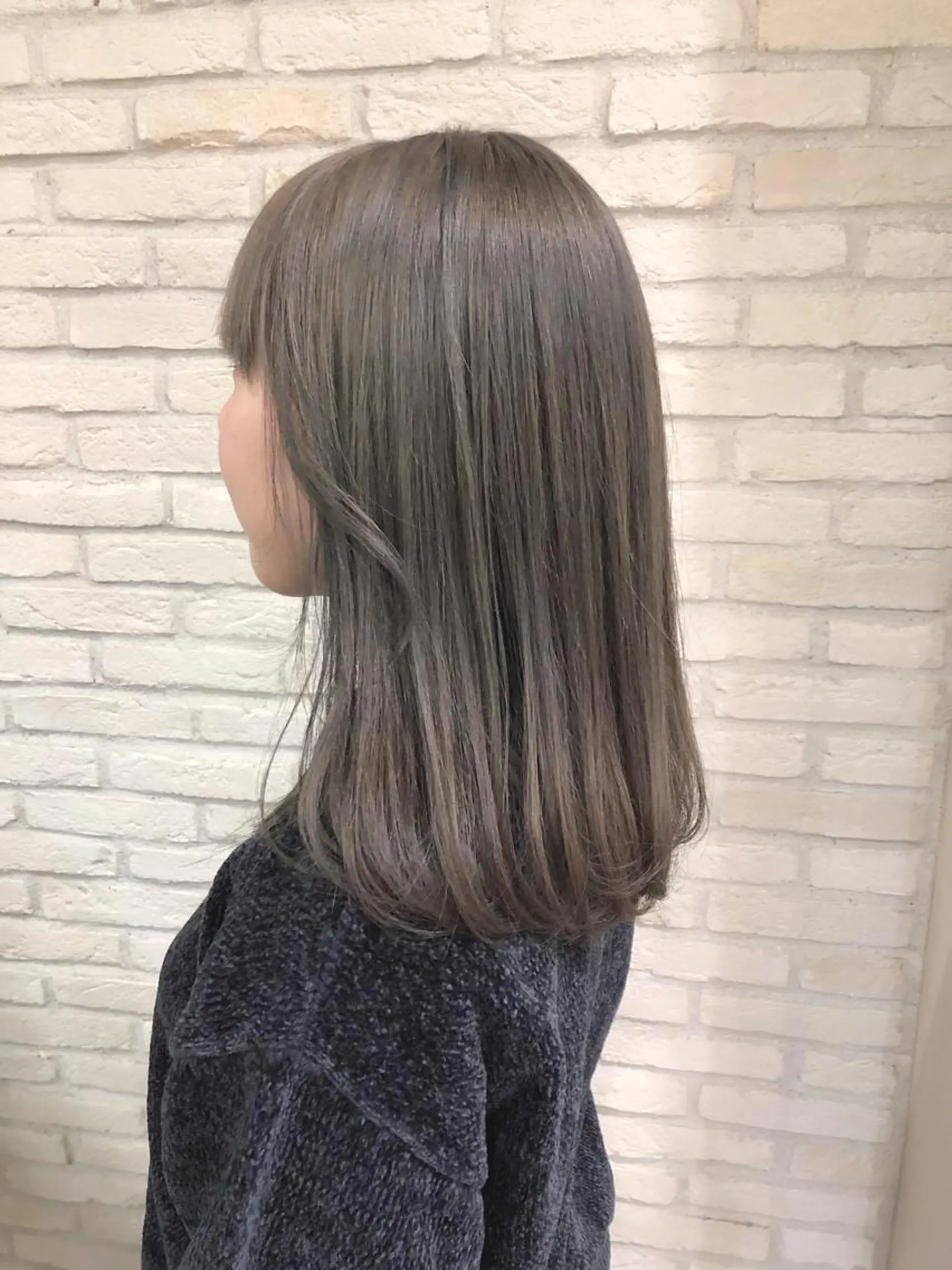 セミロング カラー ブリーチ グレージュ HAUS 片山みほのヘアスタイル