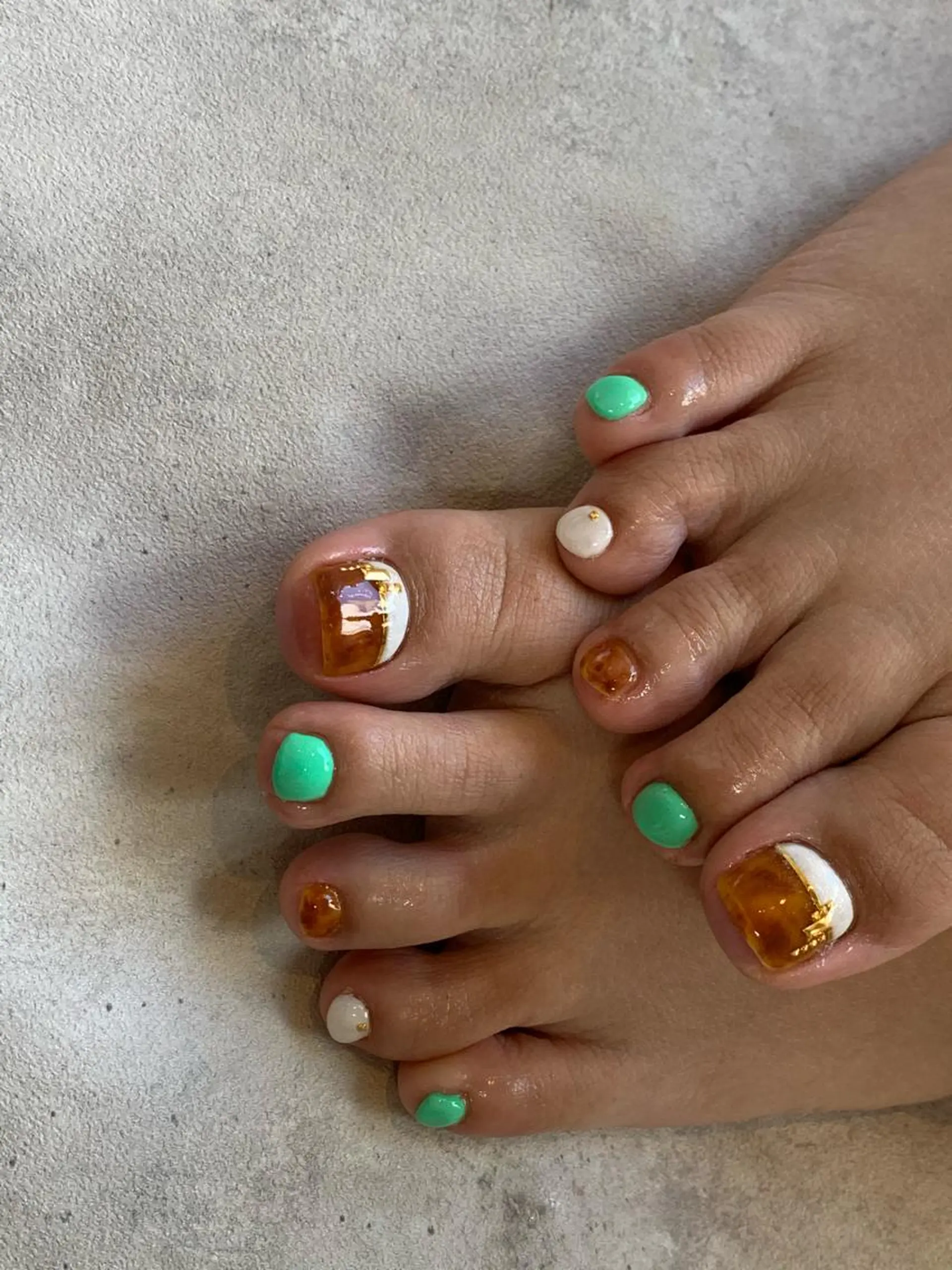 ネイル べっ甲ネイル フットネイル グリーン Amelia さくらいのネイルデザイン