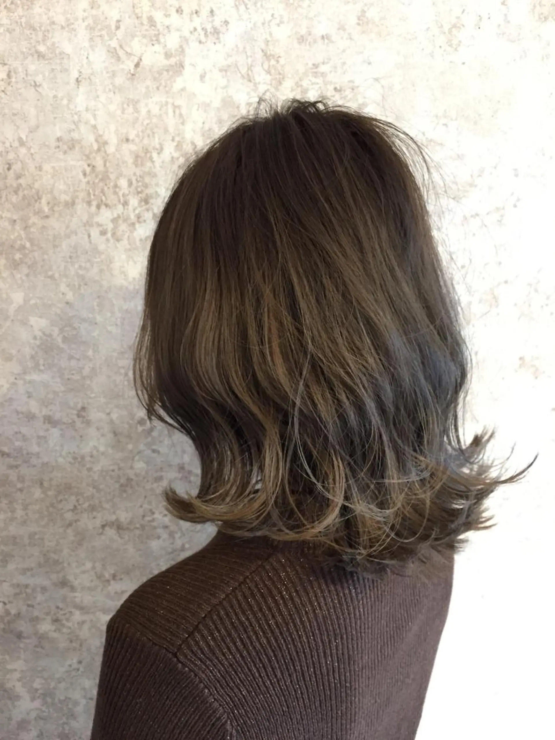 ミディアム カラー グレージュ イルミナカラー 小顔カット✨ 透明感カラー/村上のヘアスタイル