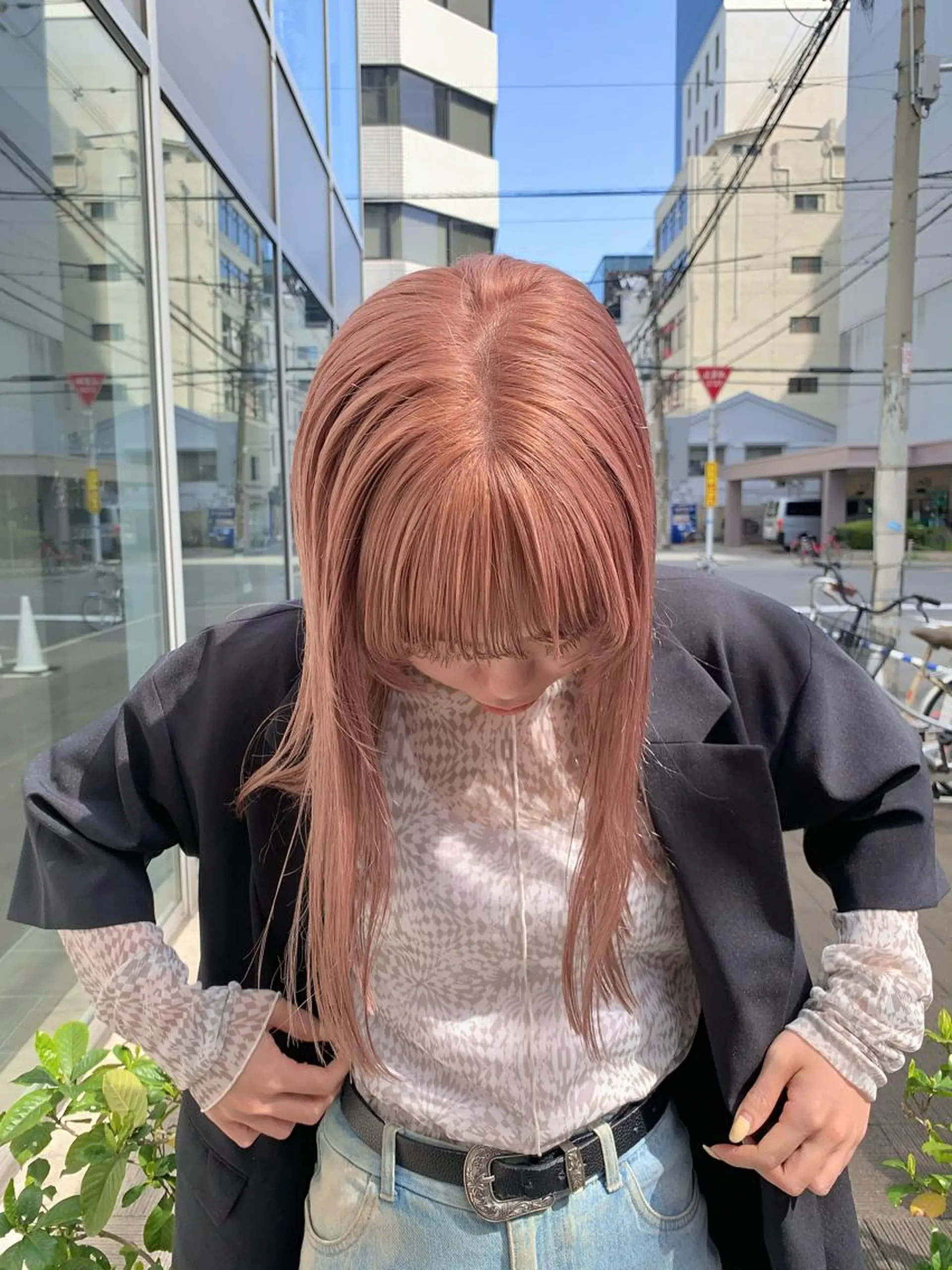 セミロング カラー ダブルカラー ハイトーンカラー オレンジ ピンクカラー カット ヘアカラー トリートメント 桃果 momokaのヘアスタイル