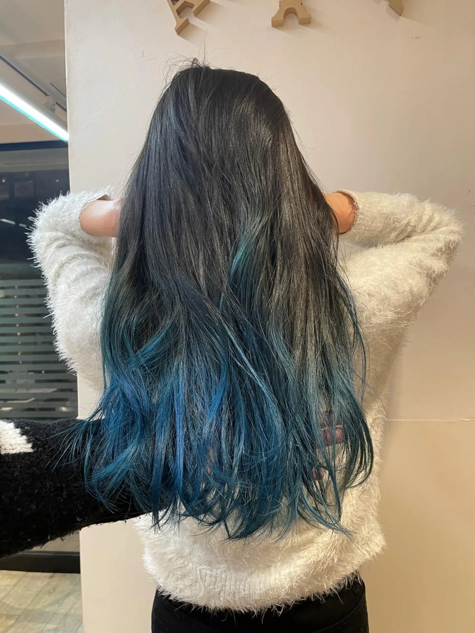 ロング カラー ブルーカラー グラデーションカラー なりたいを叶えます! 出口 紗依のヘアスタイル