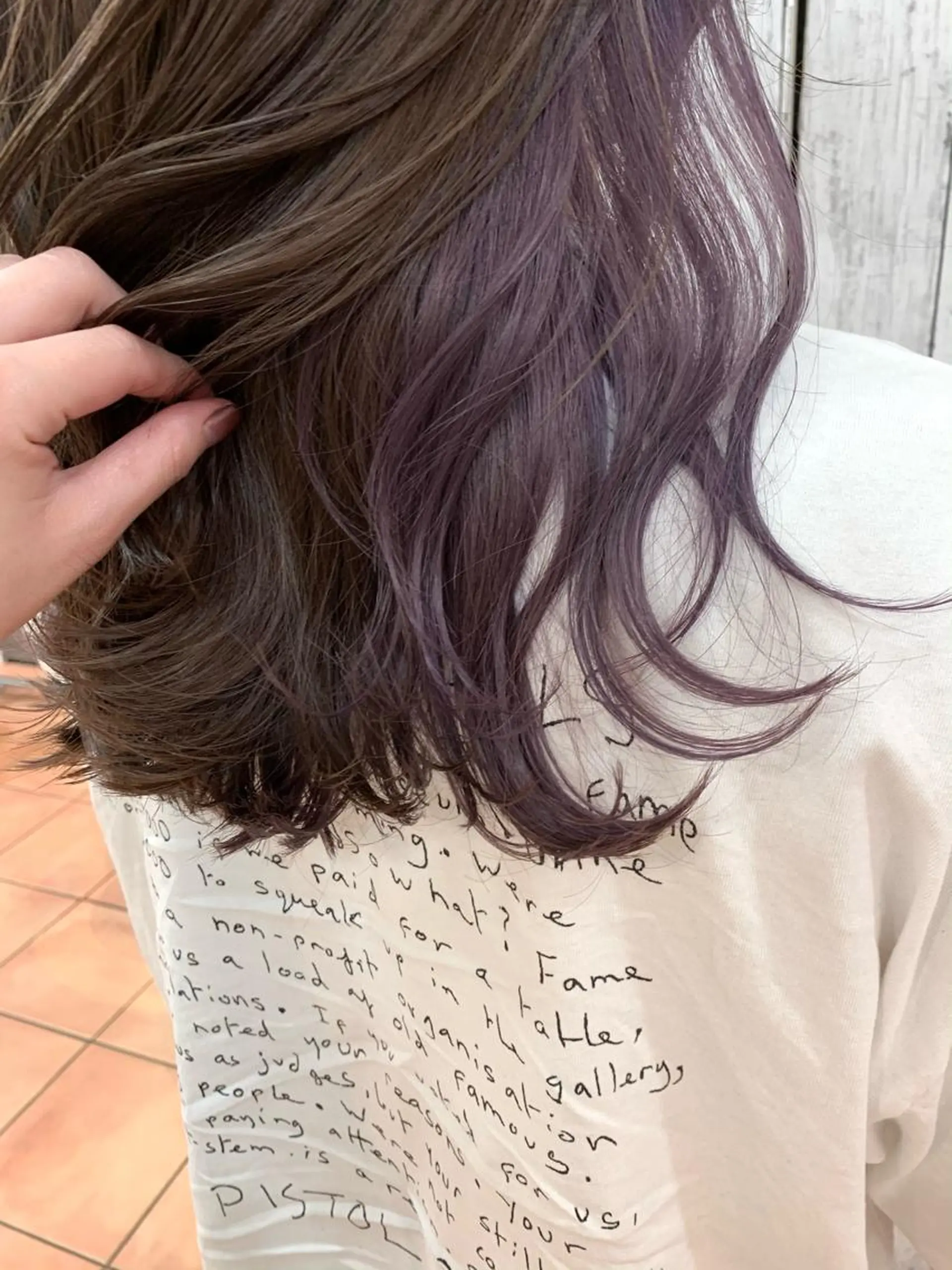 セミロング カラー ブリーチ インナーカラー パープルカラー ヘアカラー ayaka 大宮のヘアスタイル