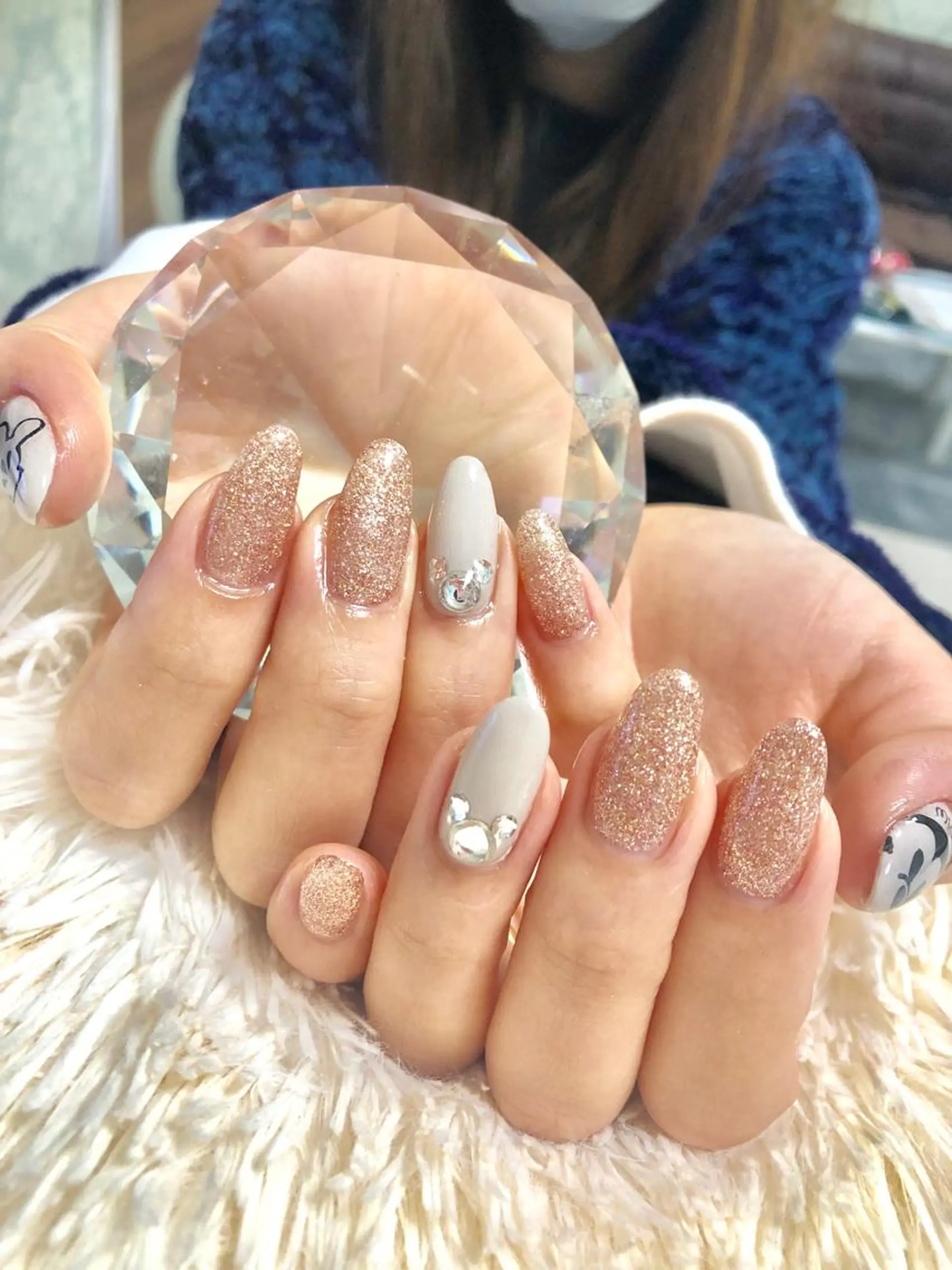 カラー パーマ ヘアアレンジ ネイル マツエク・マツパ ハンドネイル 荒木 莉奈のネイルデザイン