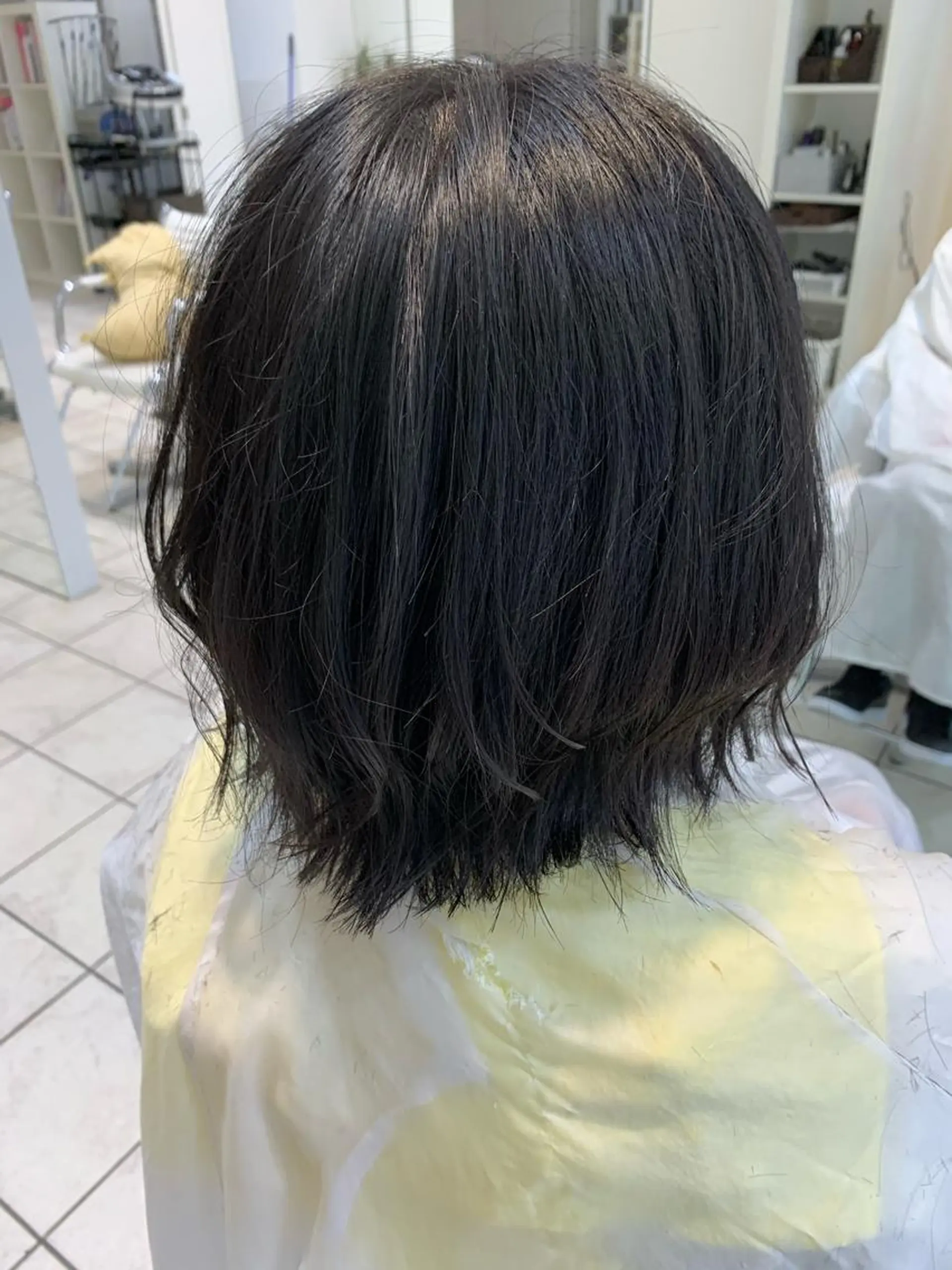 ミディアム カラー オリーブグレー 地毛風ストレート/ 髪質改善/榎本流行のヘアスタイル